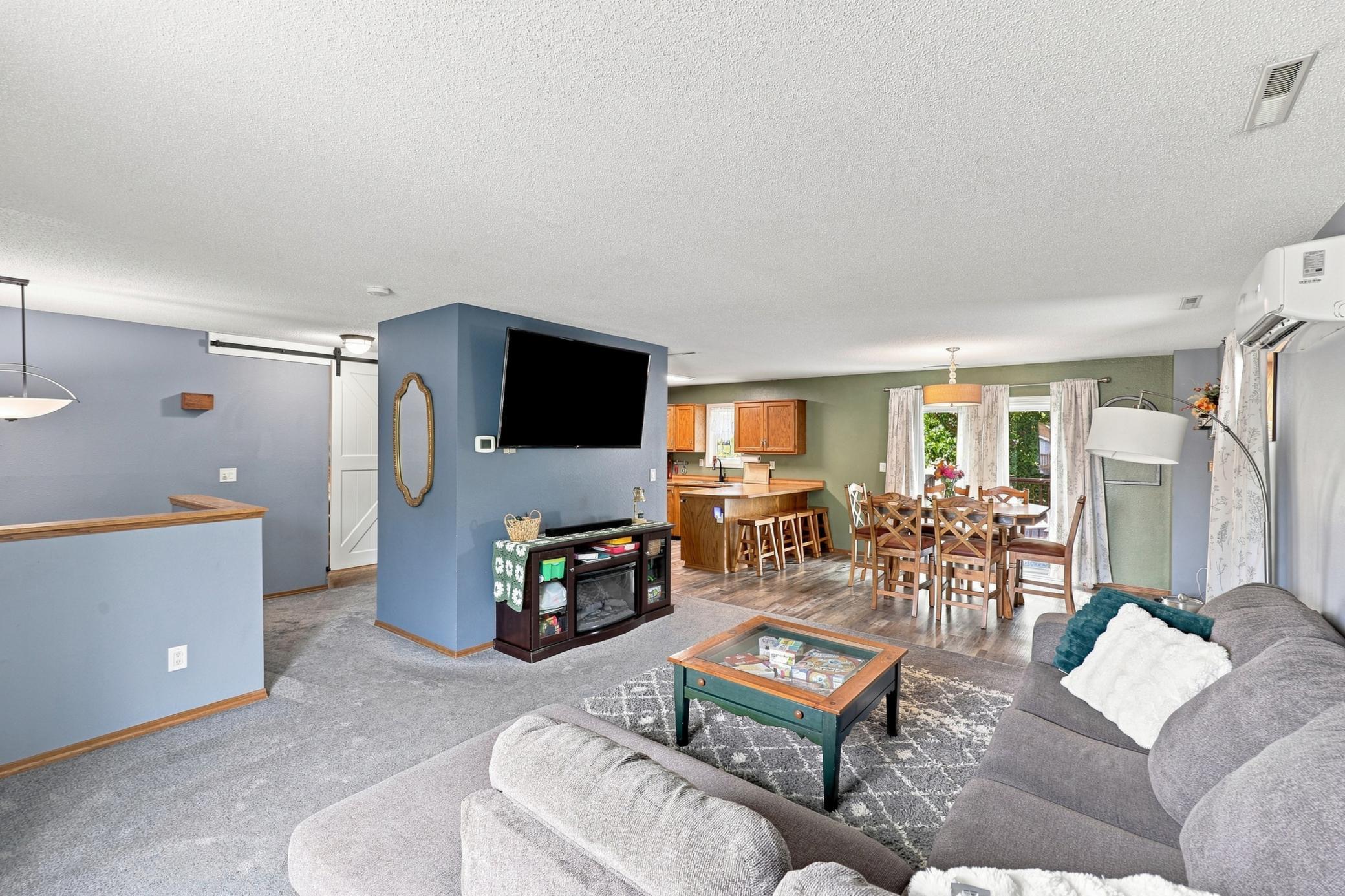 408 19th Street E Property Photo 5