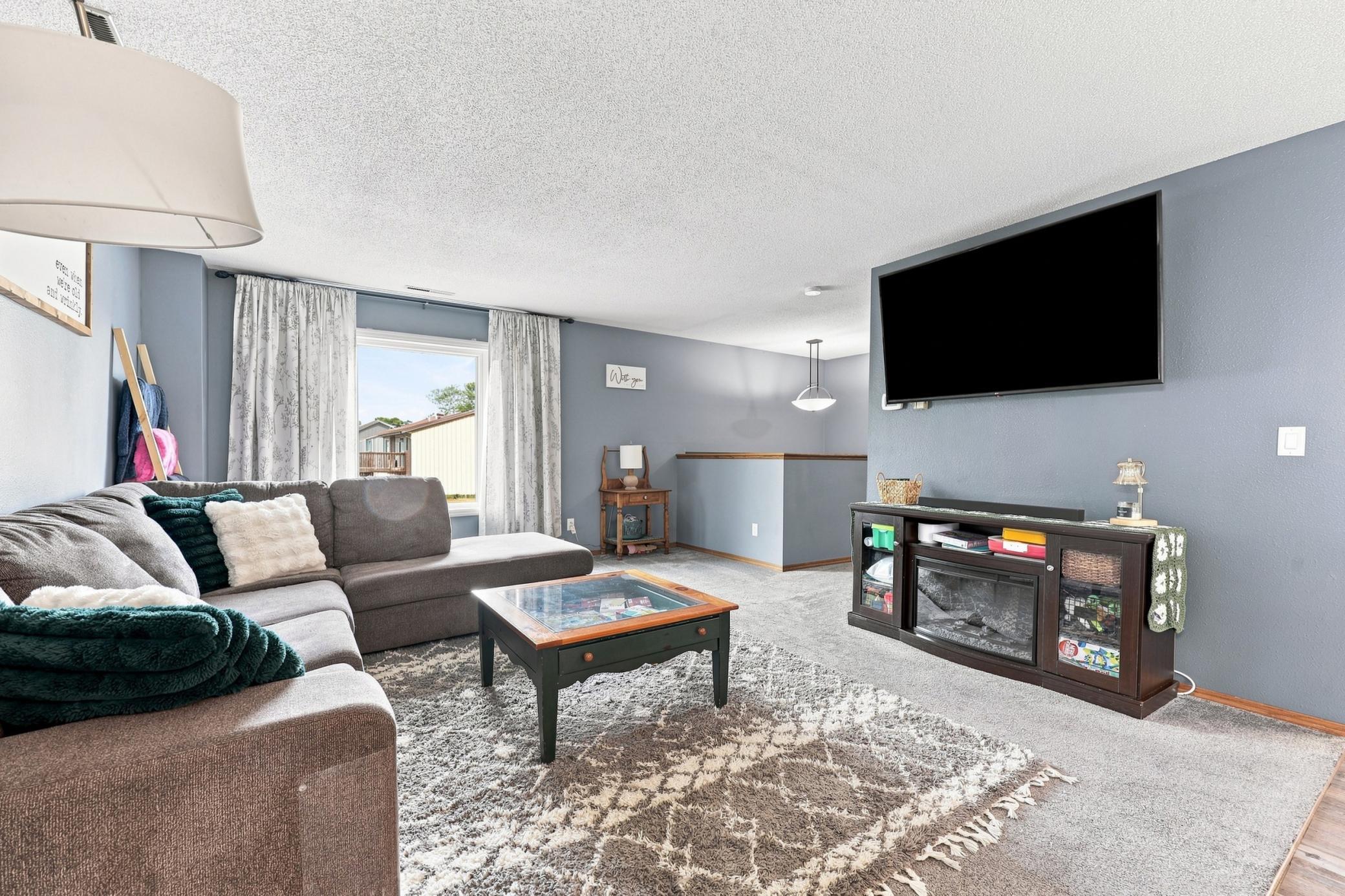 408 19th Street E Property Photo 6