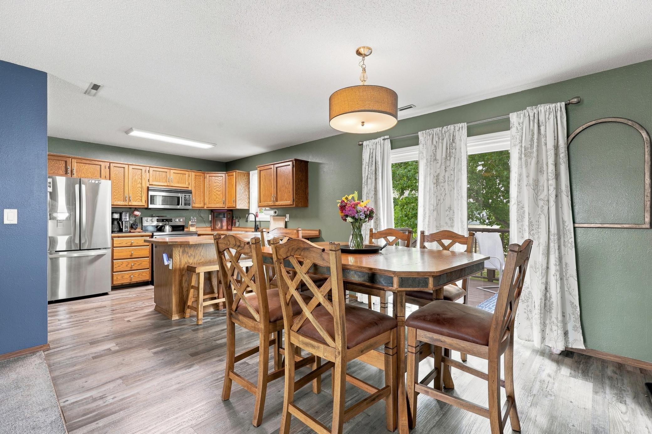 408 19th Street E Property Photo 8