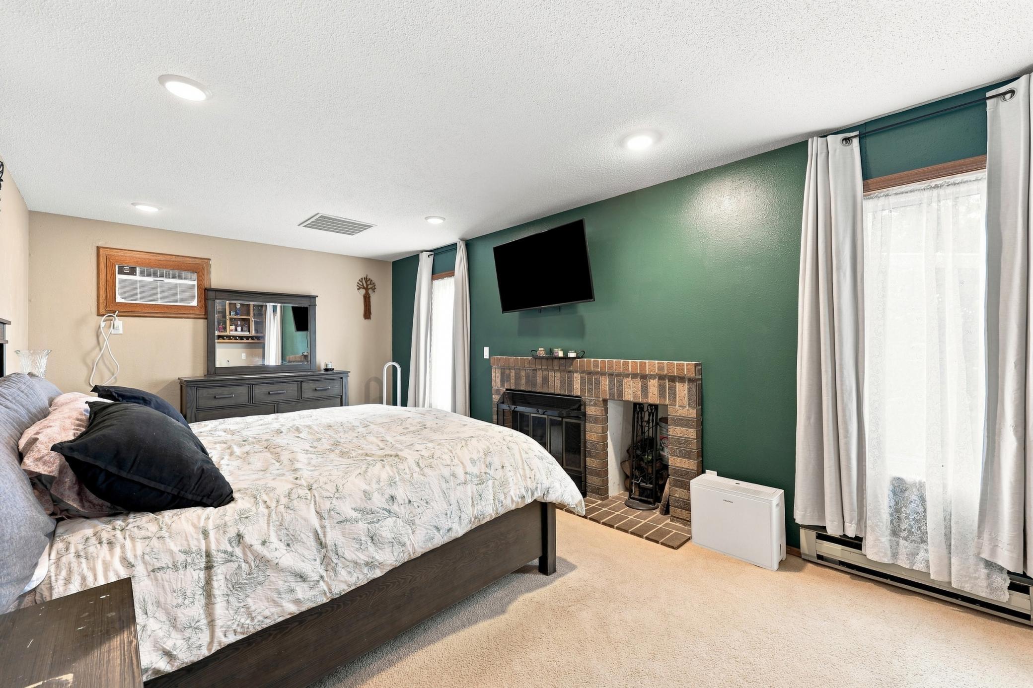 408 19th Street E Property Photo 11
