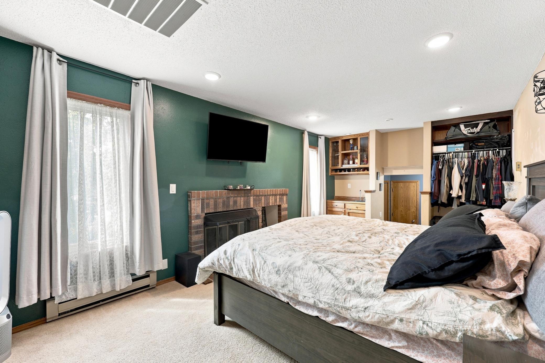 408 19th Street E Property Photo 12