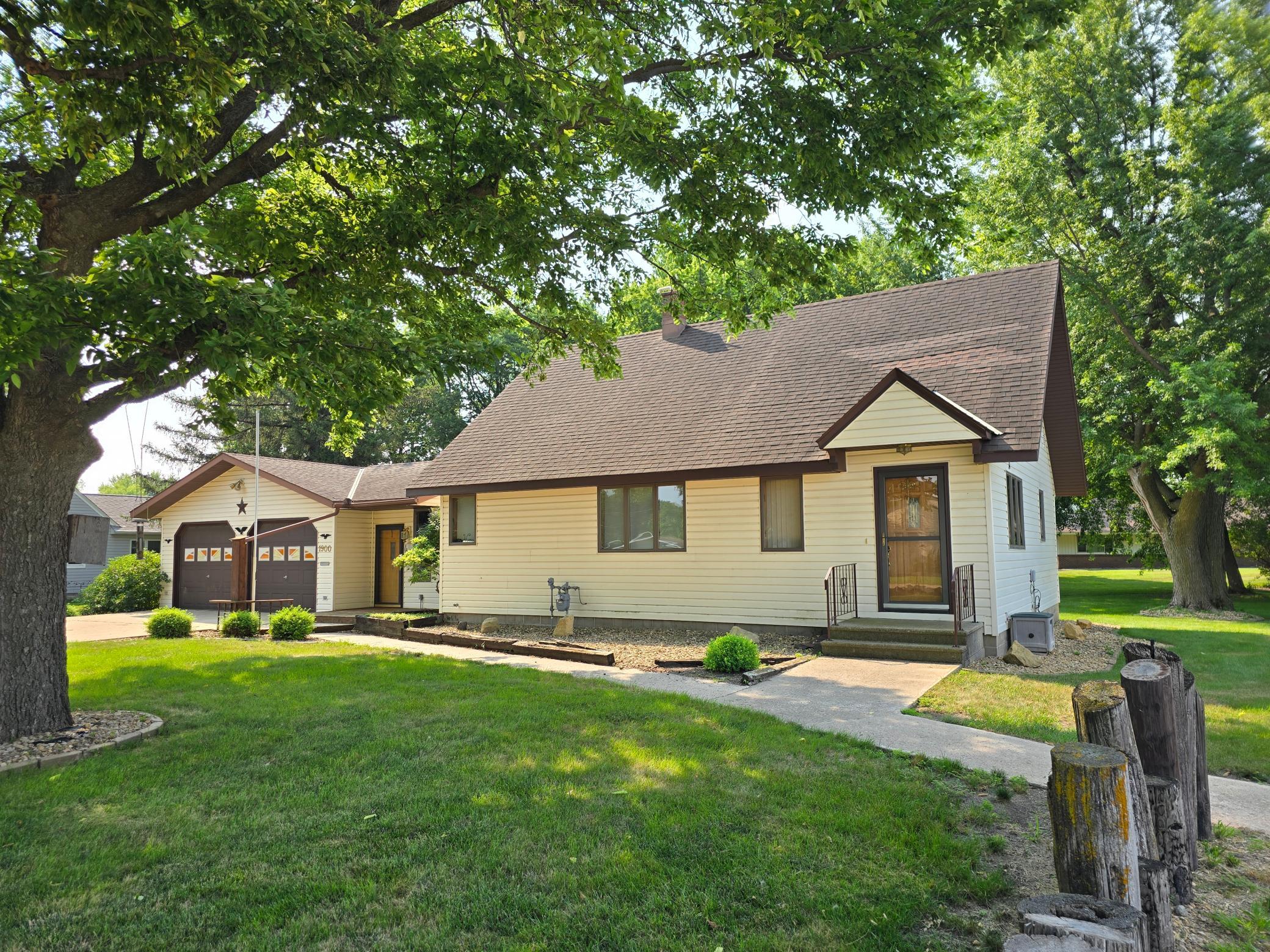 1900 25th Street Property Photo 1