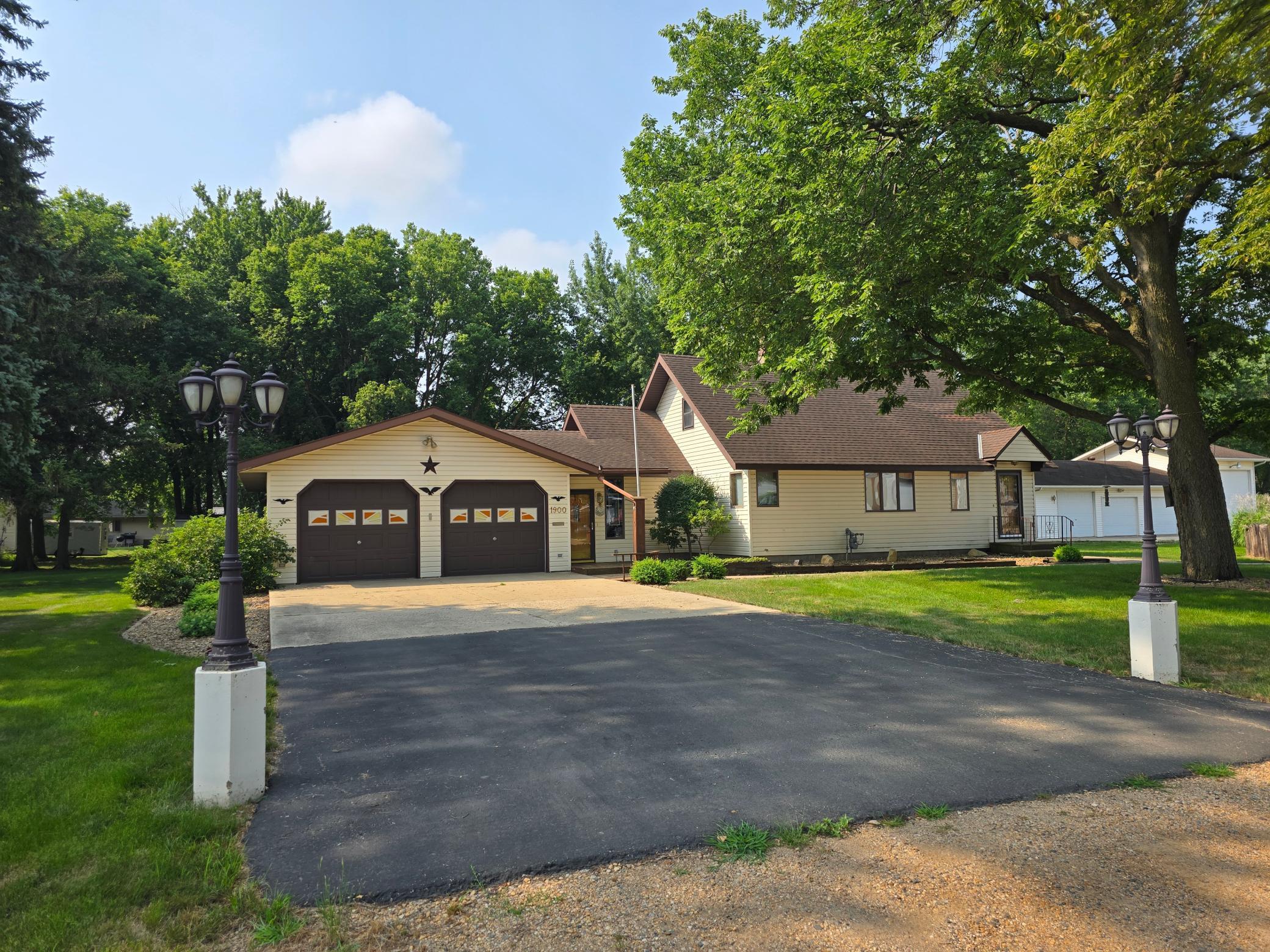 1900 25th Street Property Photo 2