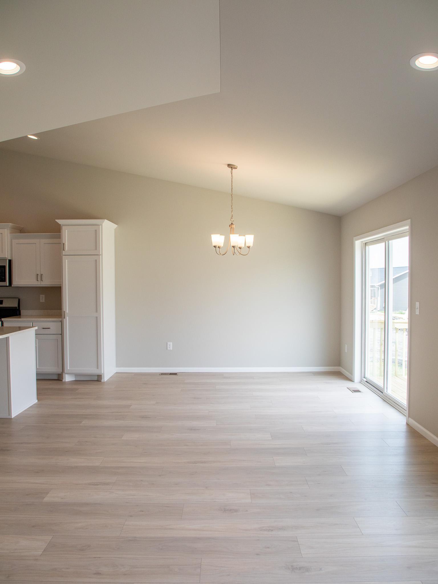 6782 Meadow View Drive S Property Photo 4