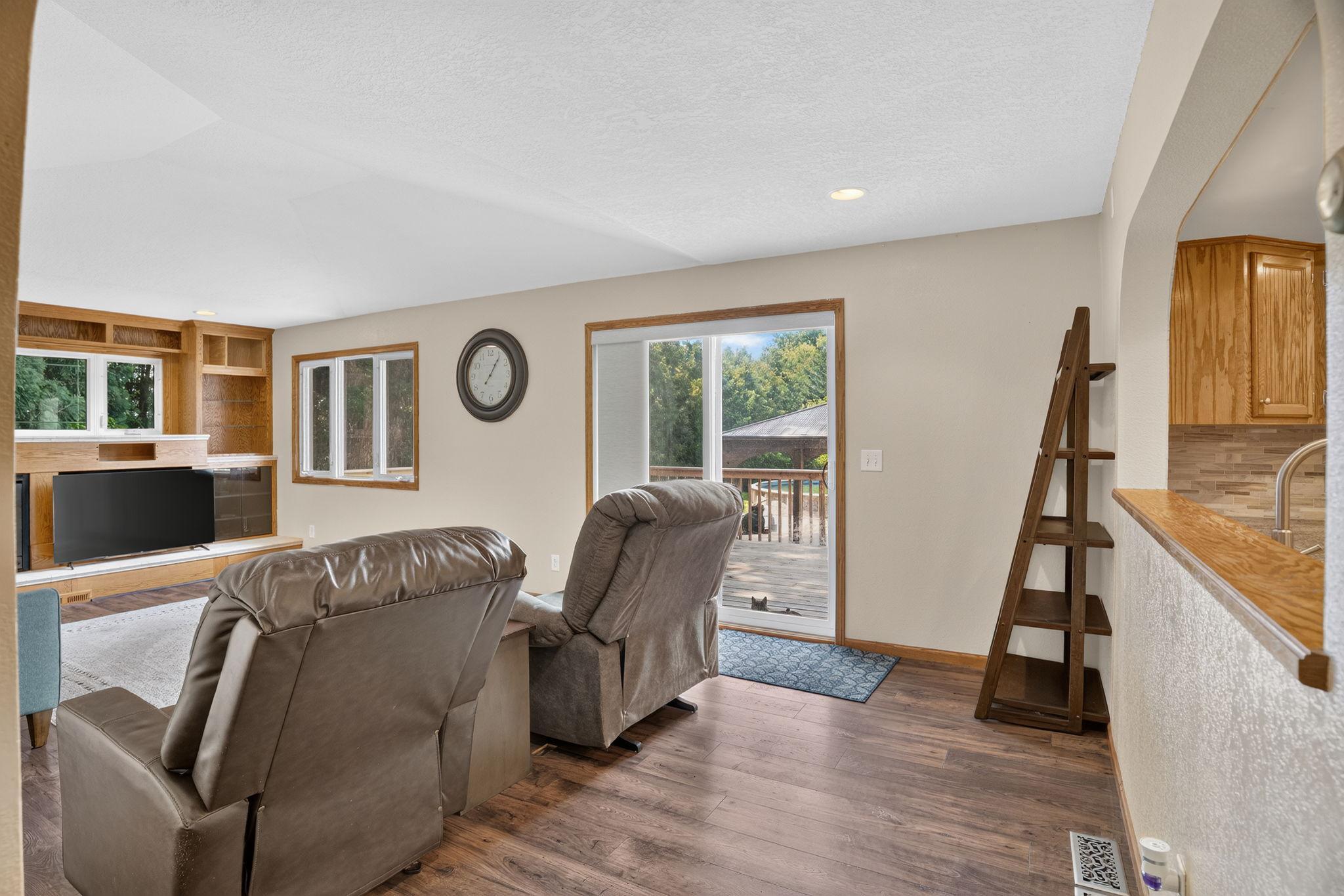 25990 Gates Avenue Property Photo 12