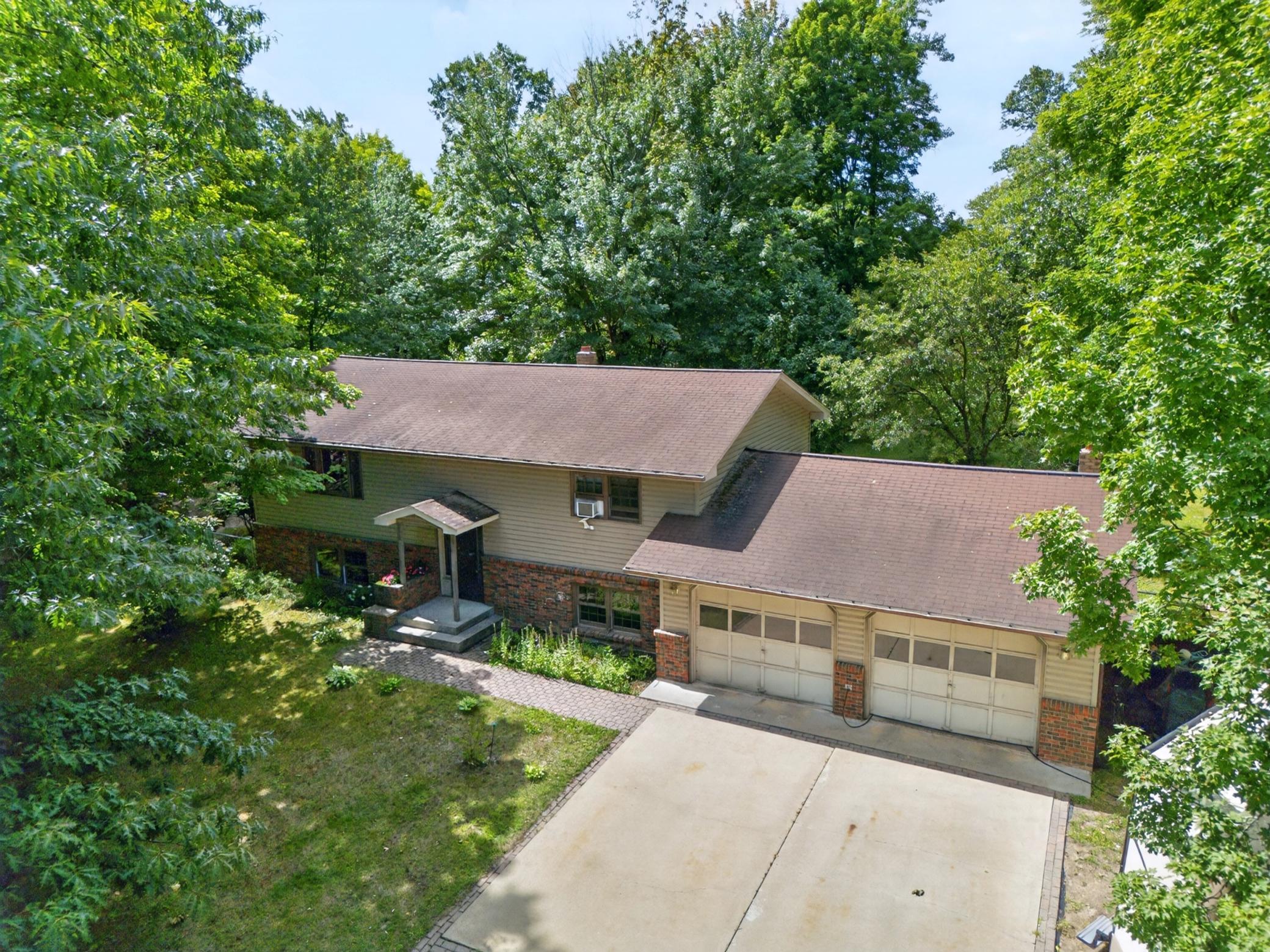 2452 Deschepper Drive Property Photo 2