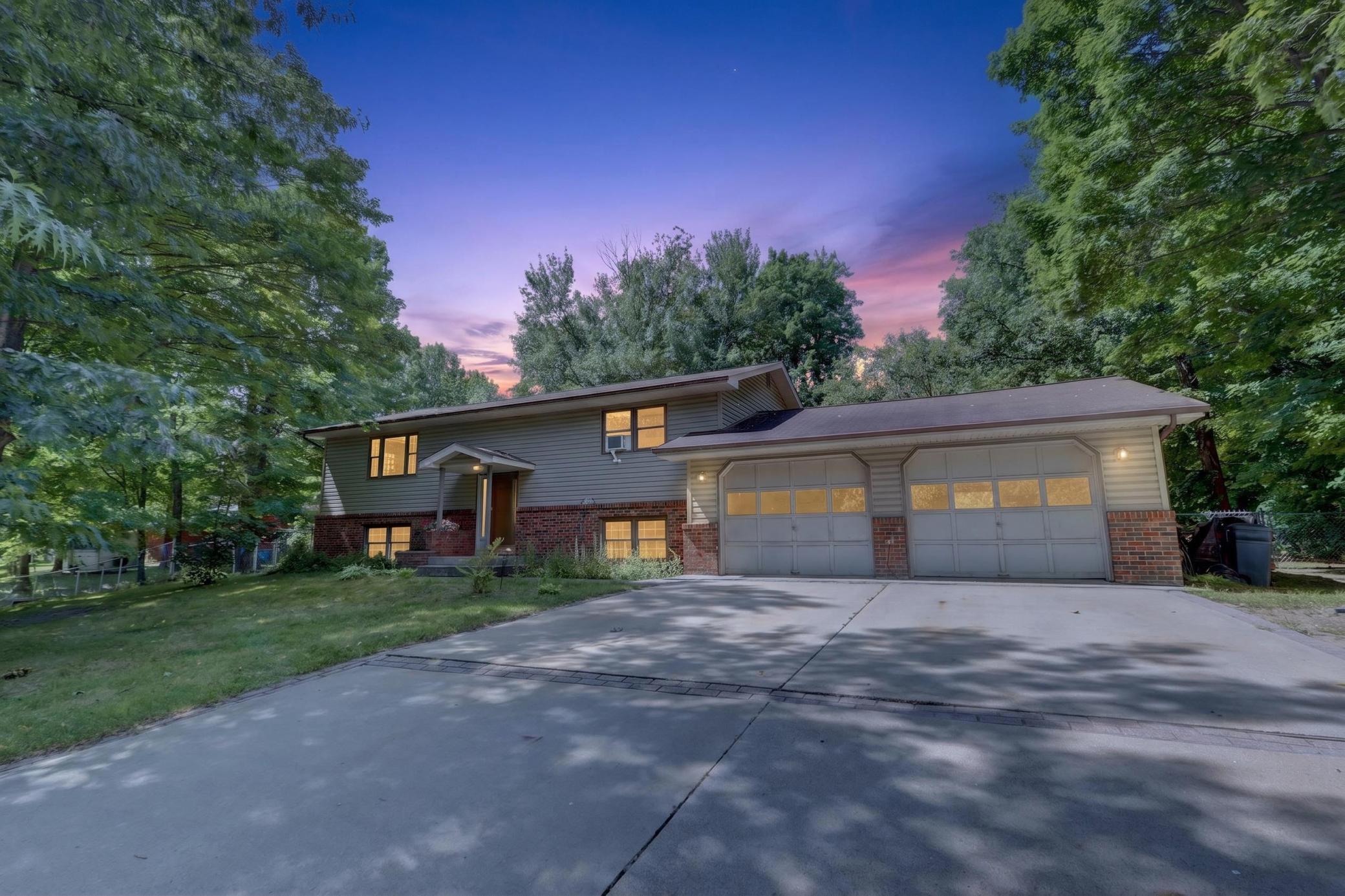 2452 Deschepper Drive Property Photo 3