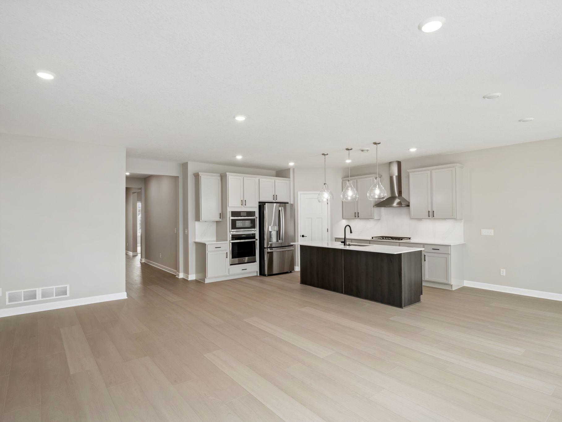 5200 Long Pointe Bay Property Photo 4