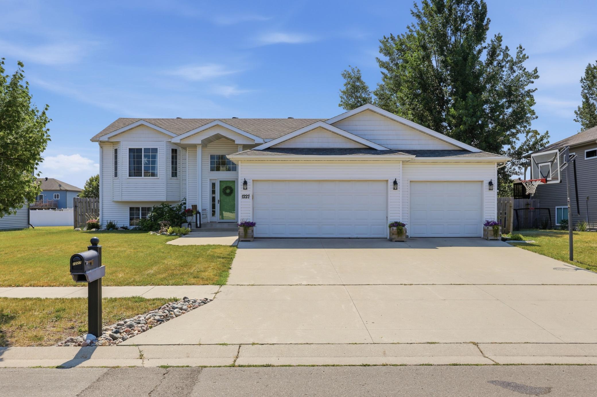 1227 38th Avenue S Property Photo 1