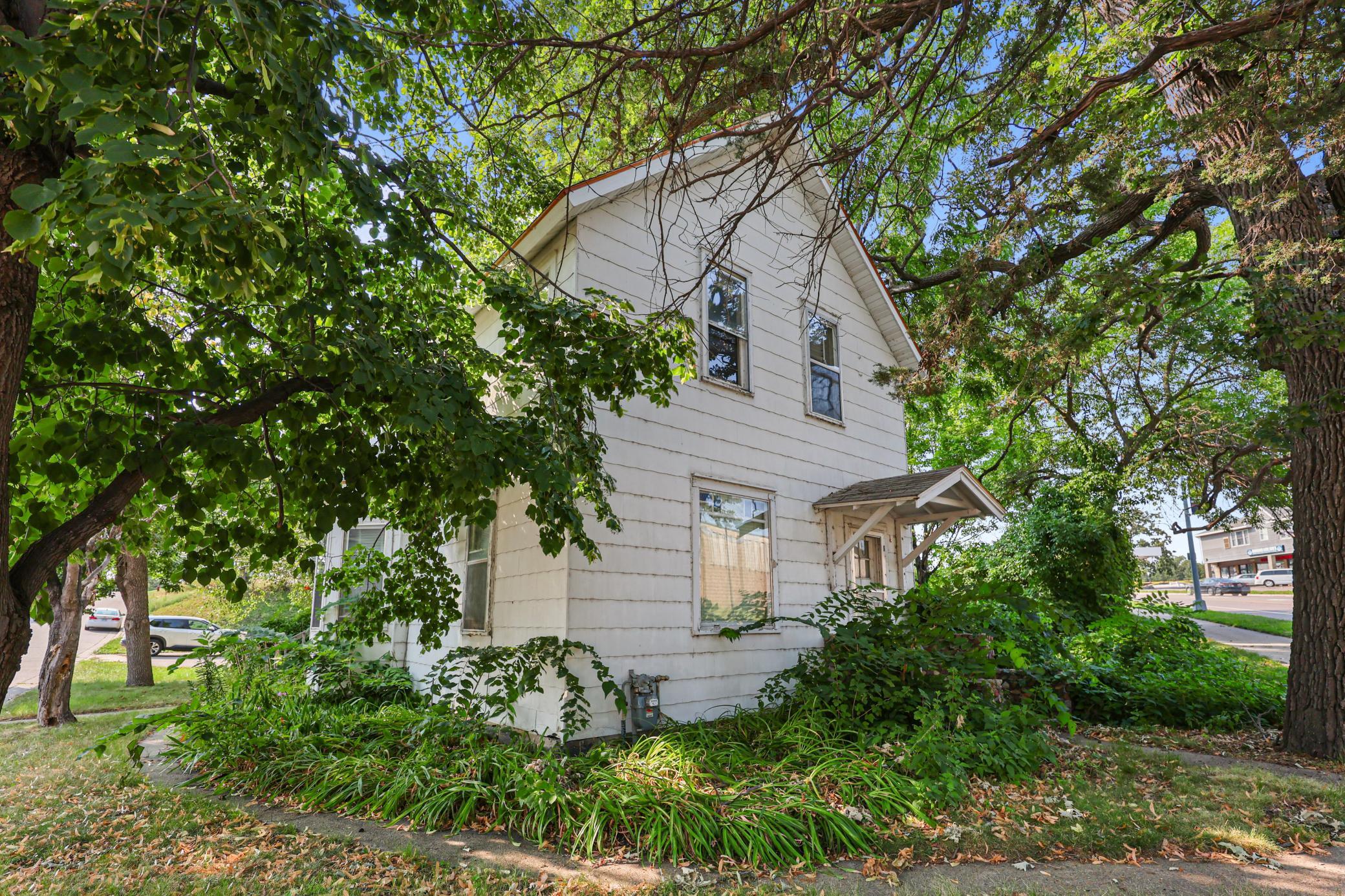 1123 4th Avenue S Property Photo 3