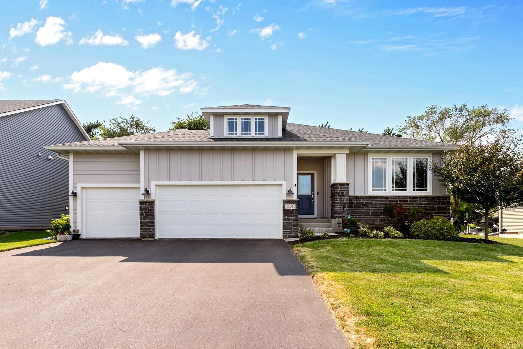 651 Elizabeth Way Property Photo 1