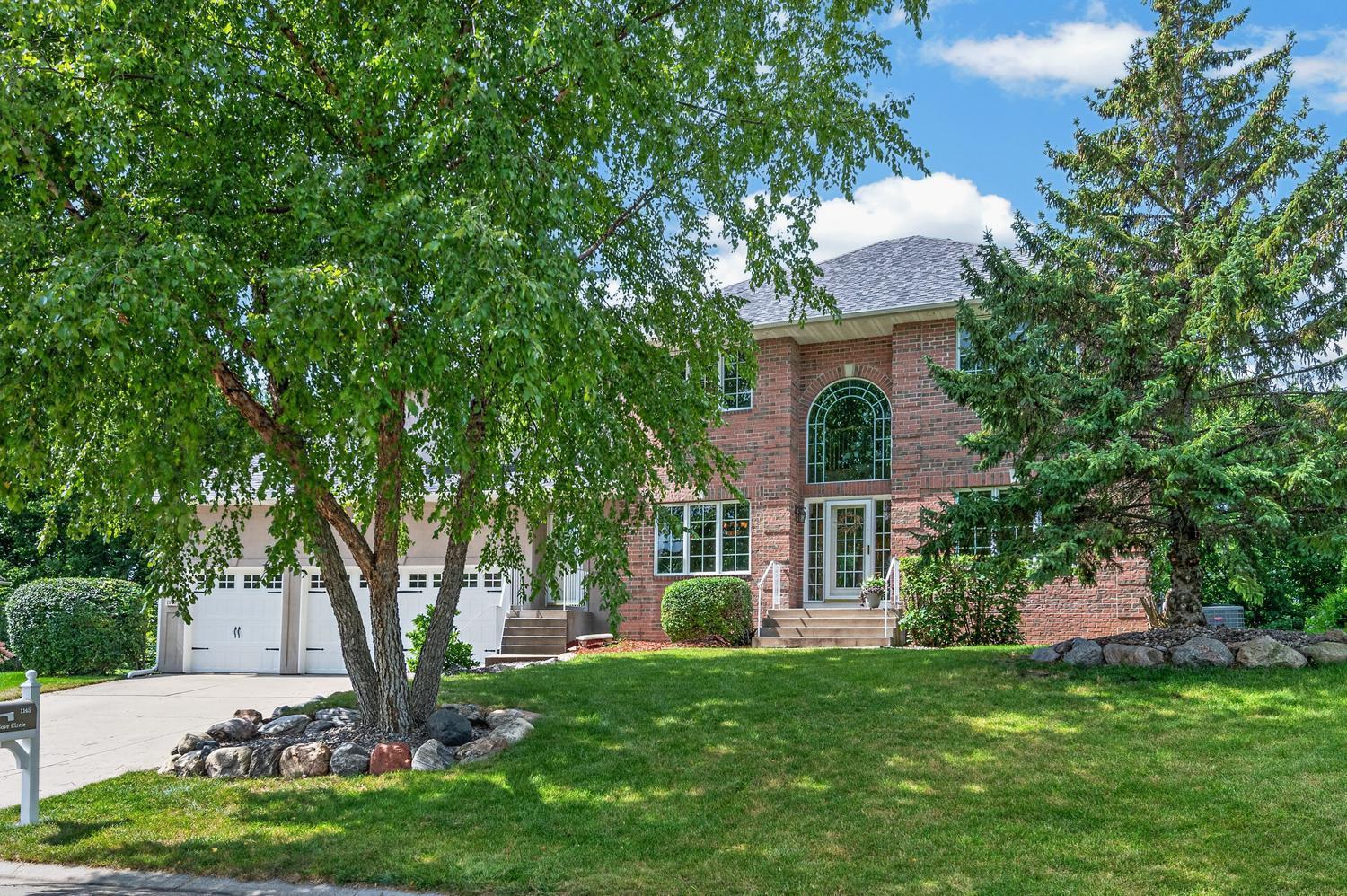 1145 Cove Circle Property Photo 3