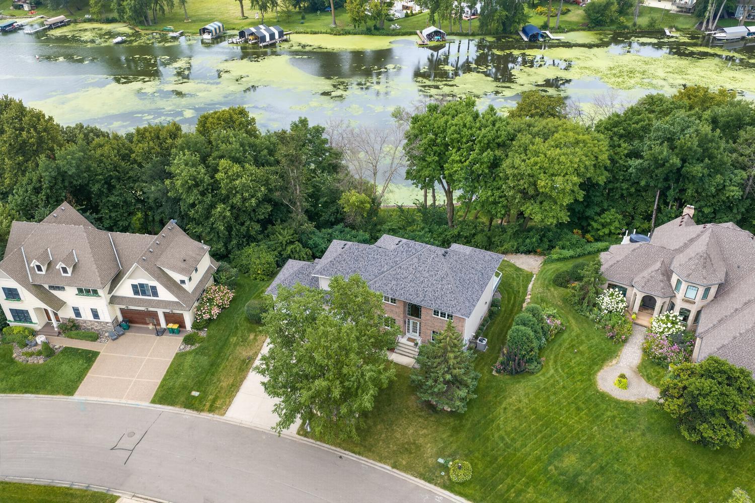 1145 Cove Circle Property Photo 6