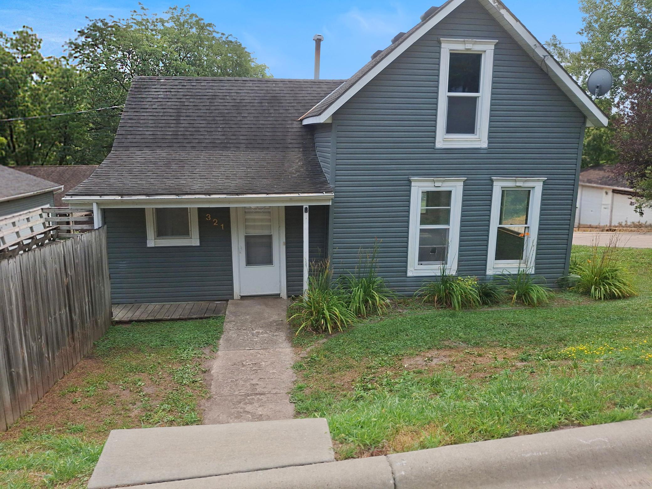 321 3rd Street W Property Photo 2