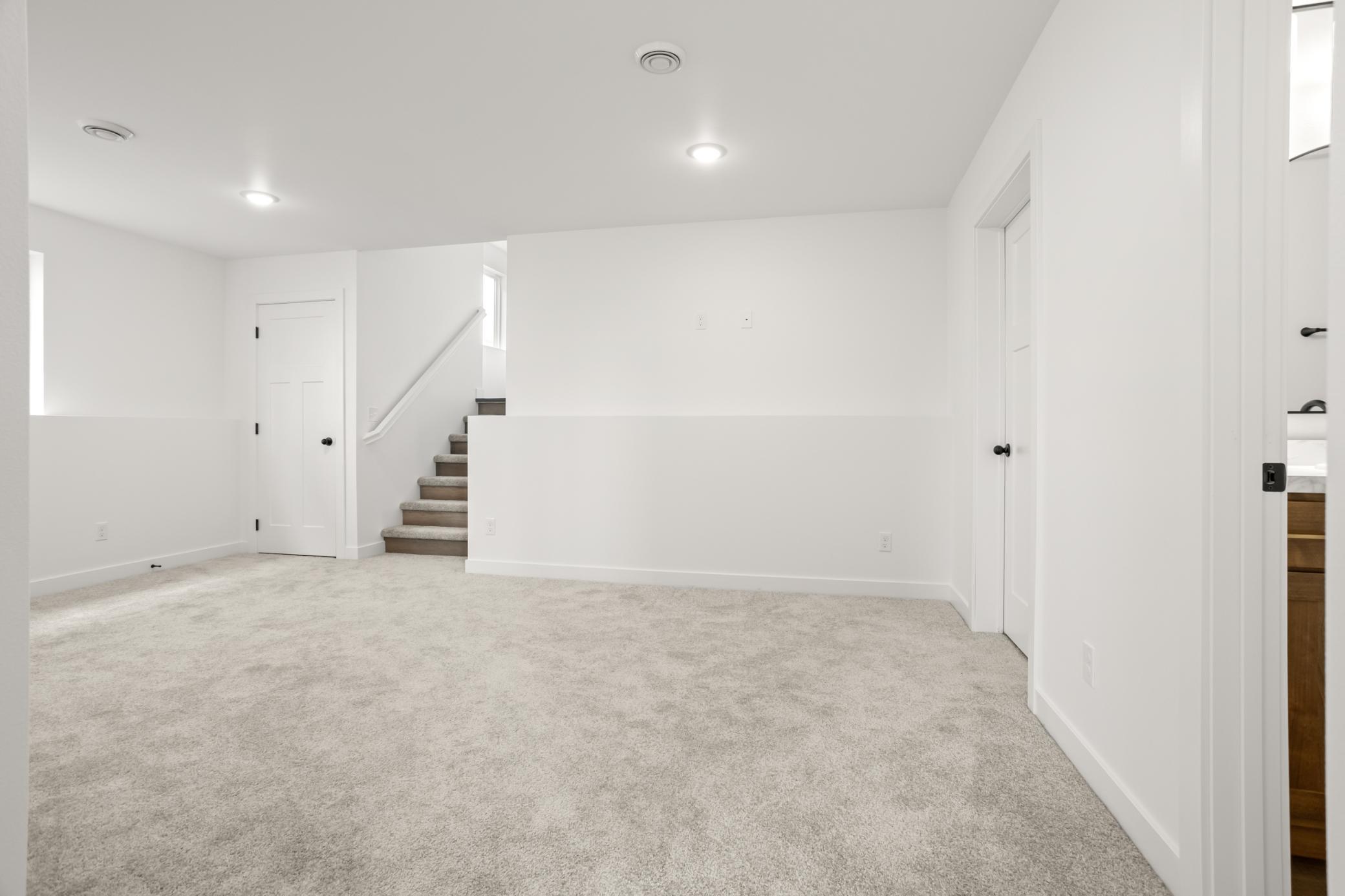 2611 38 Avenue S Property Photo 4