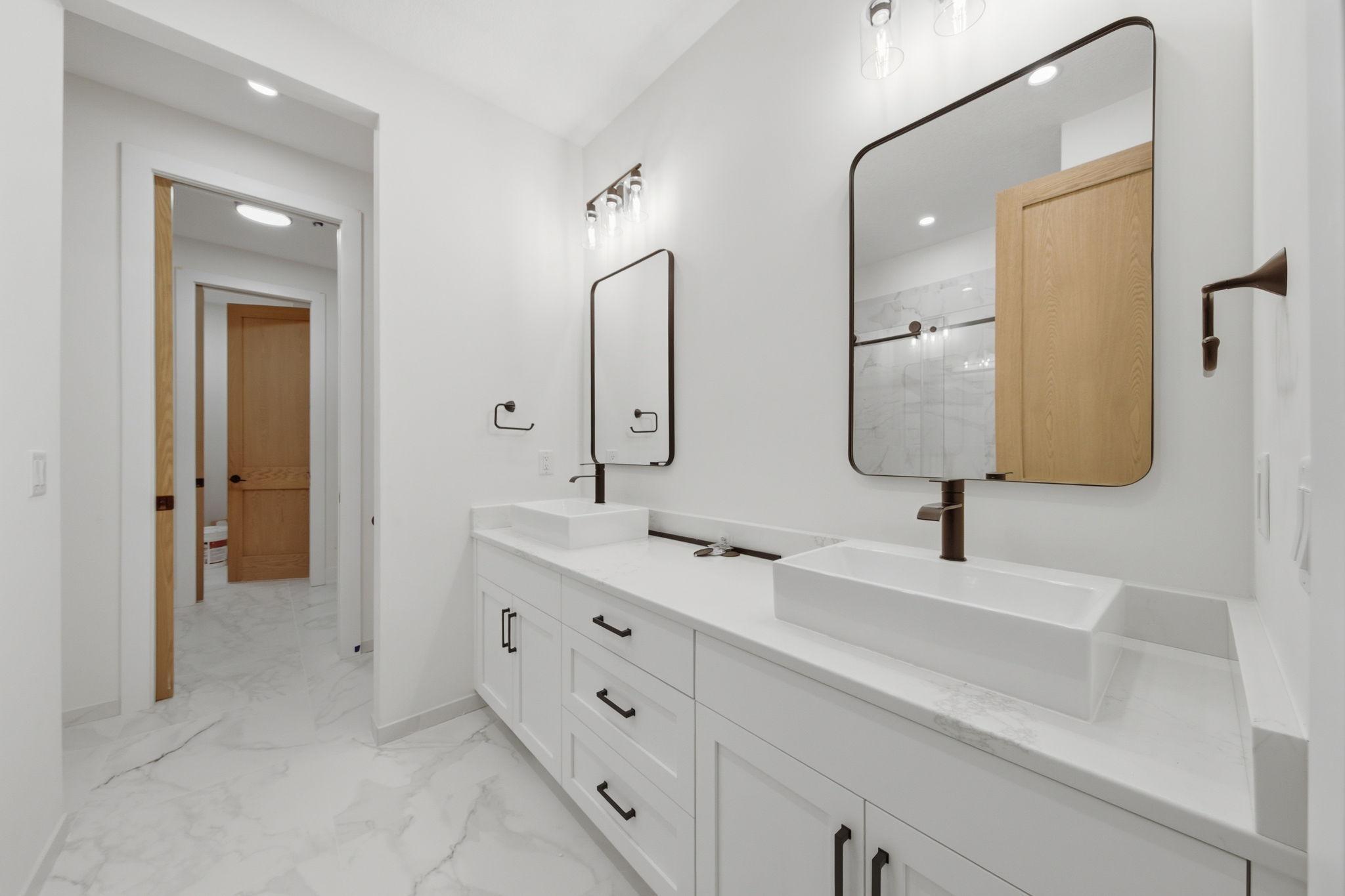 20387 Excelsior Boulevard Property Photo 15