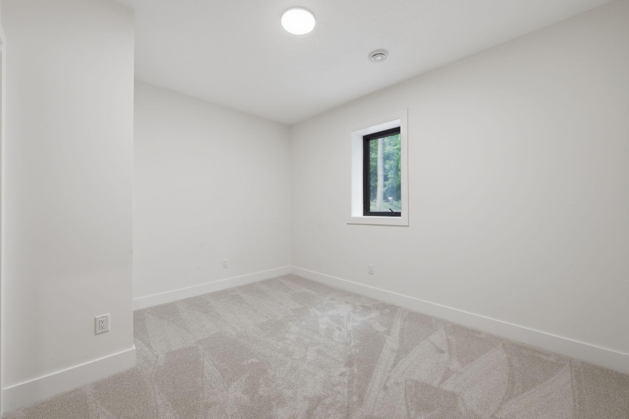 20387 Excelsior Boulevard Property Photo 18
