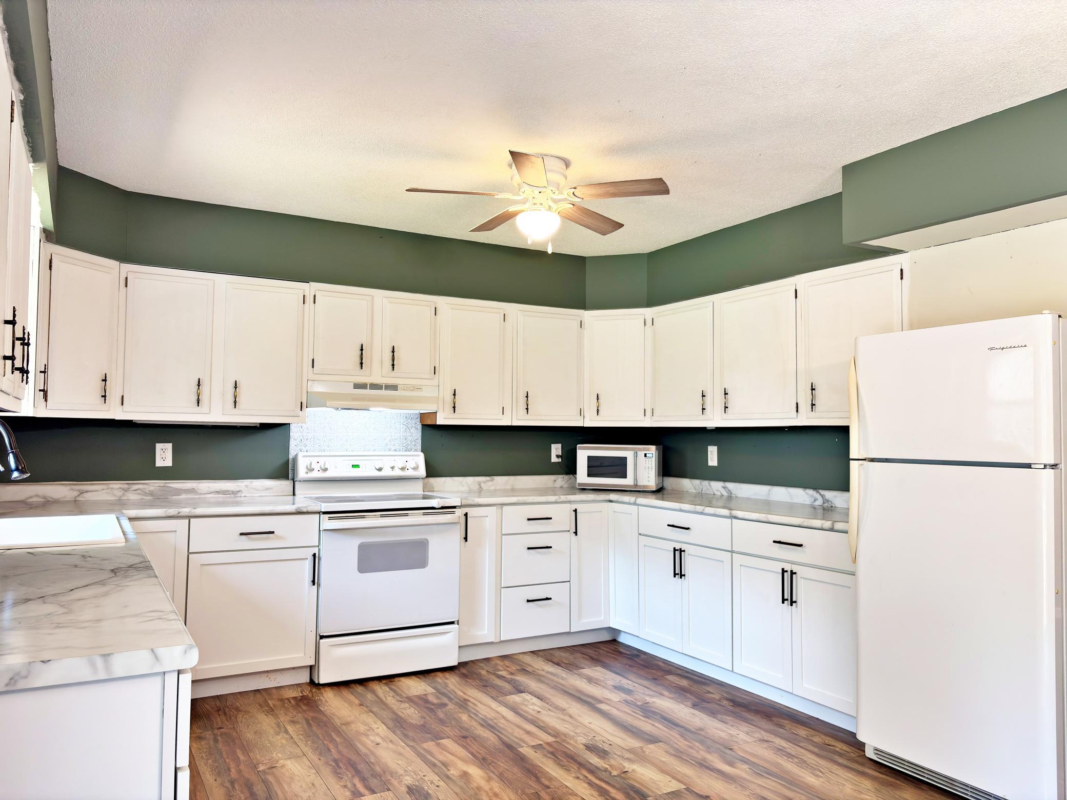 16023 Discovery Circle Property Photo 4