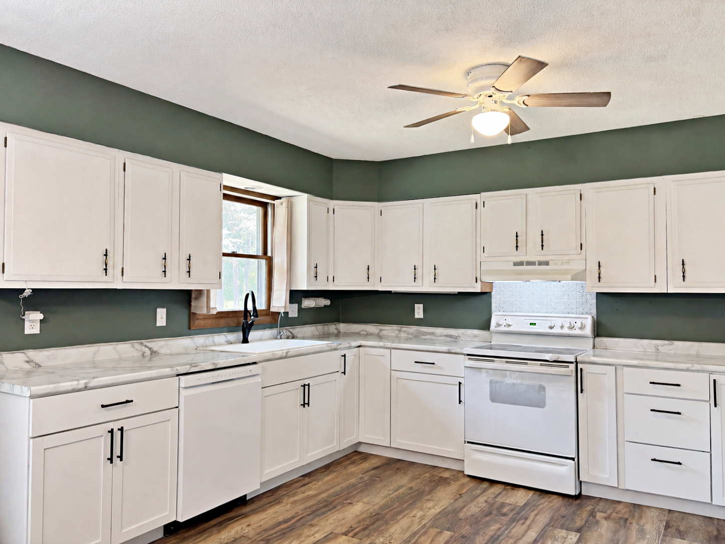 16023 Discovery Circle Property Photo 5