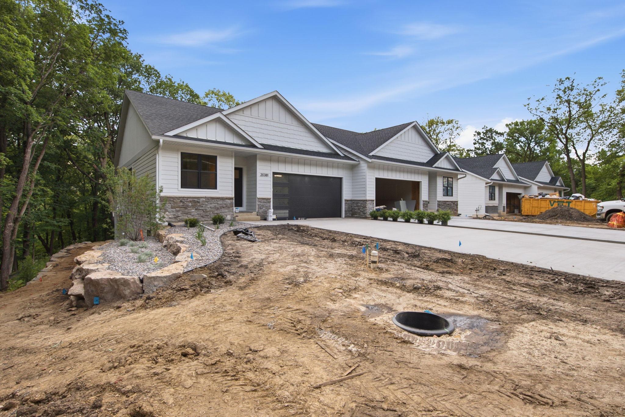 20389 Excelsior Boulevard Property Photo 2