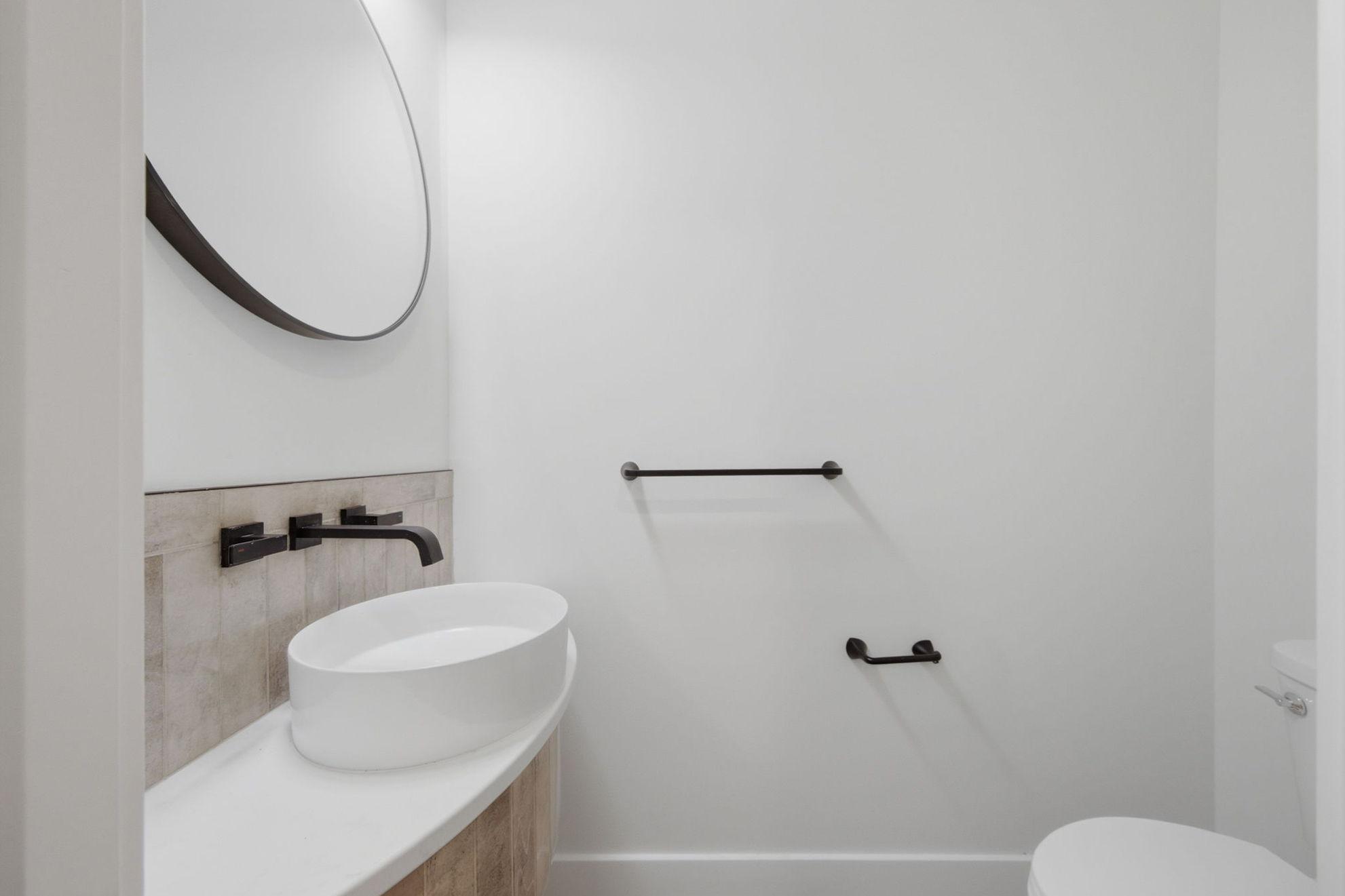 20389 Excelsior Boulevard Property Photo 16
