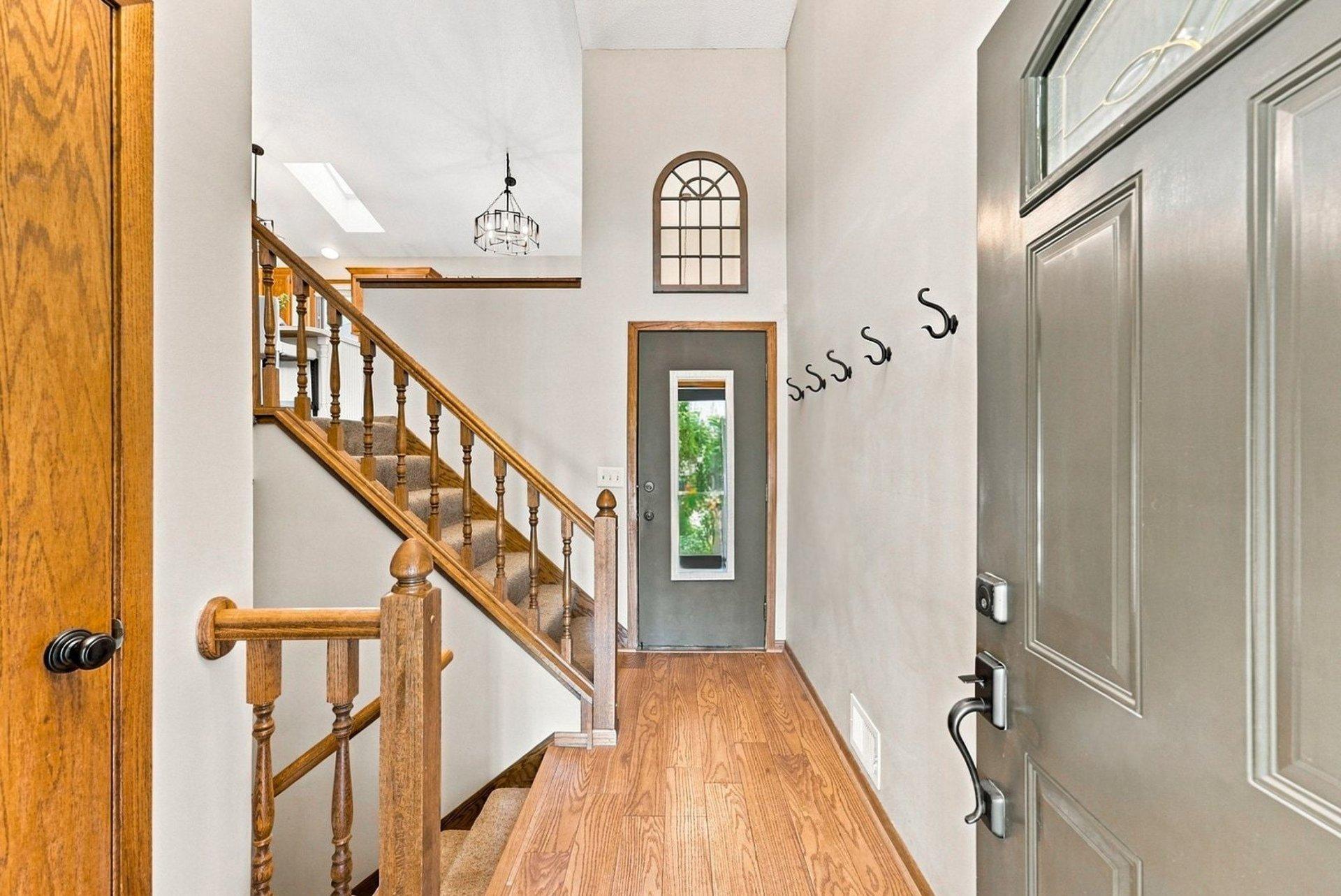 19002 Barrington Drive Property Photo 4