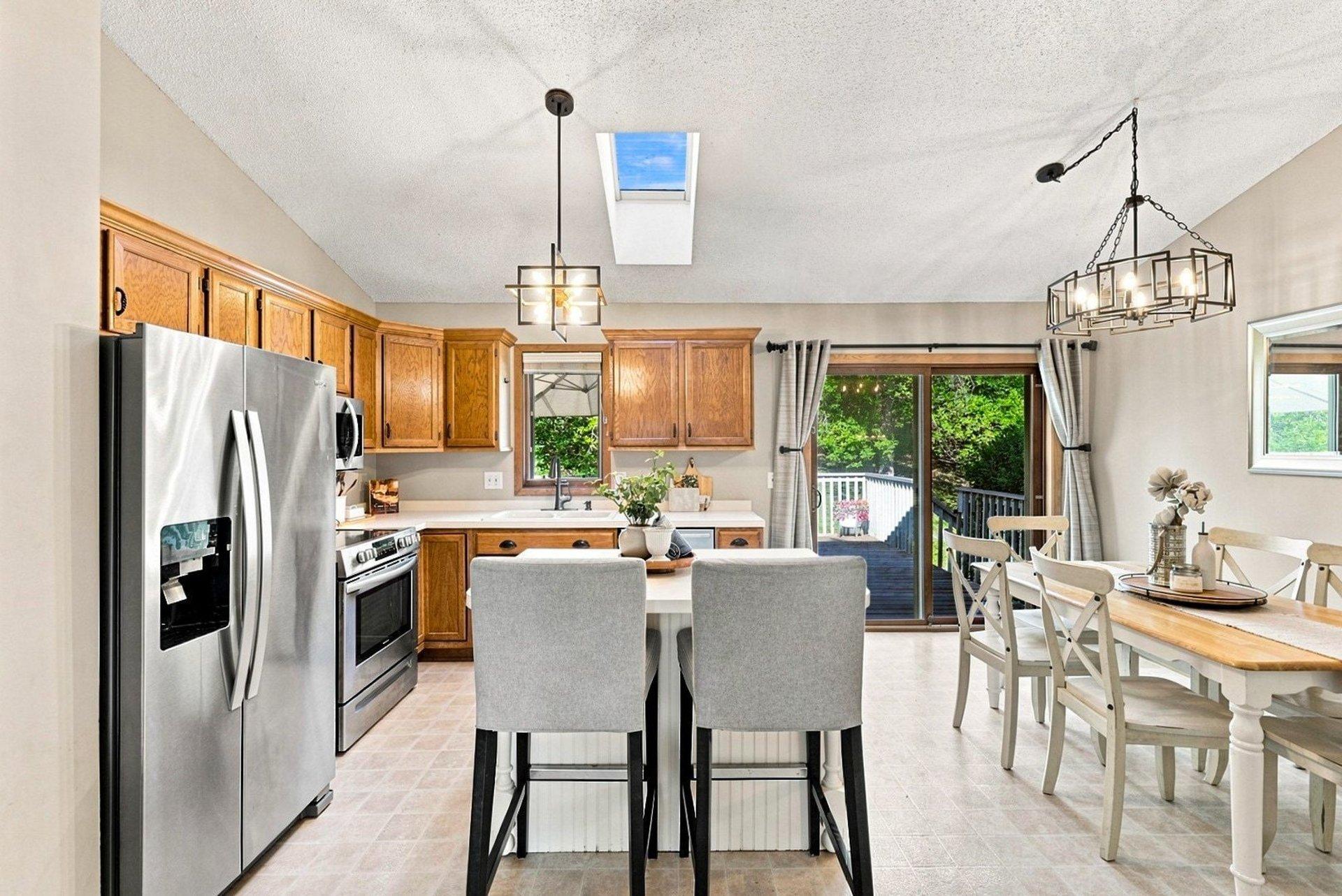 19002 Barrington Drive Property Photo 7