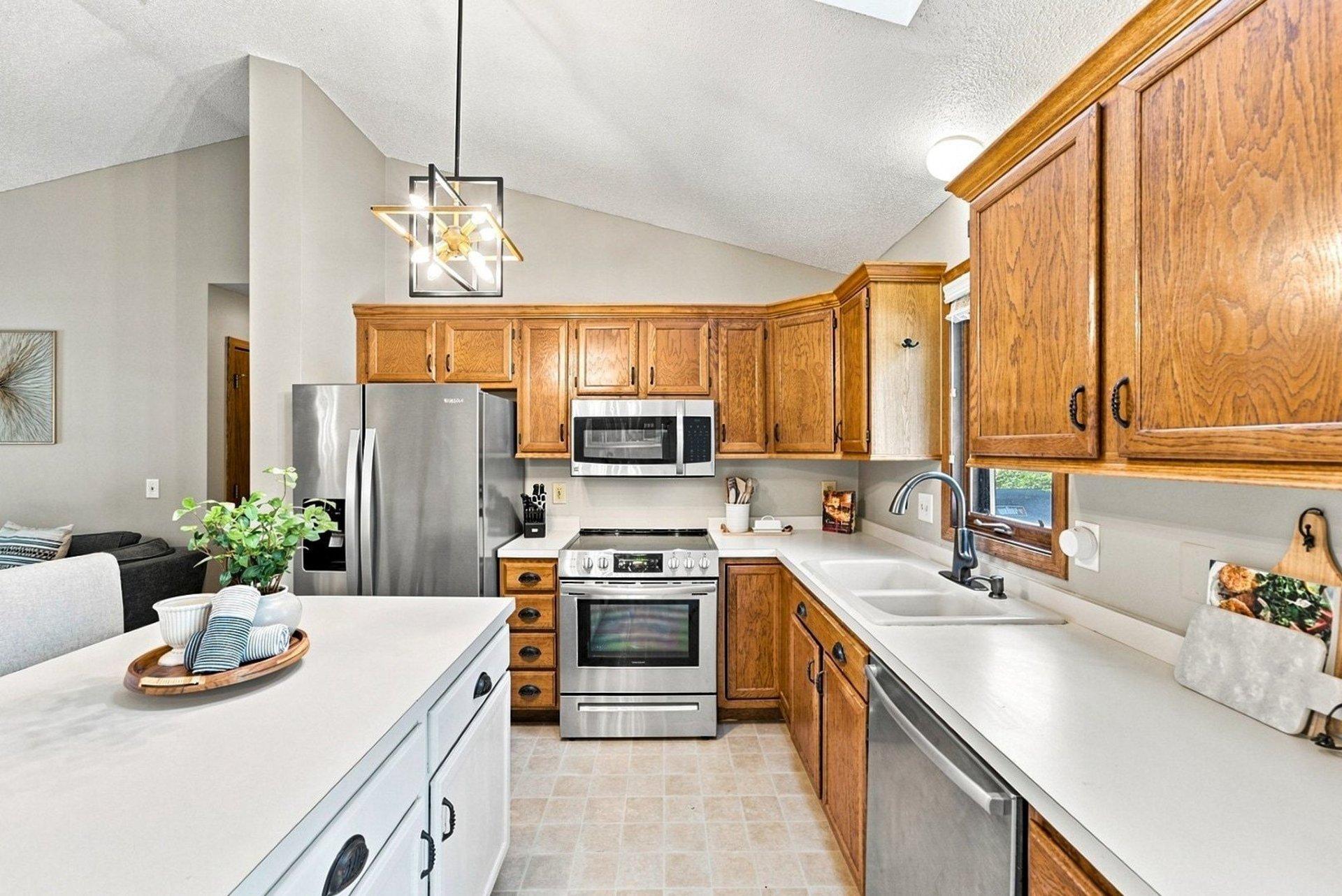 19002 Barrington Drive Property Photo 8