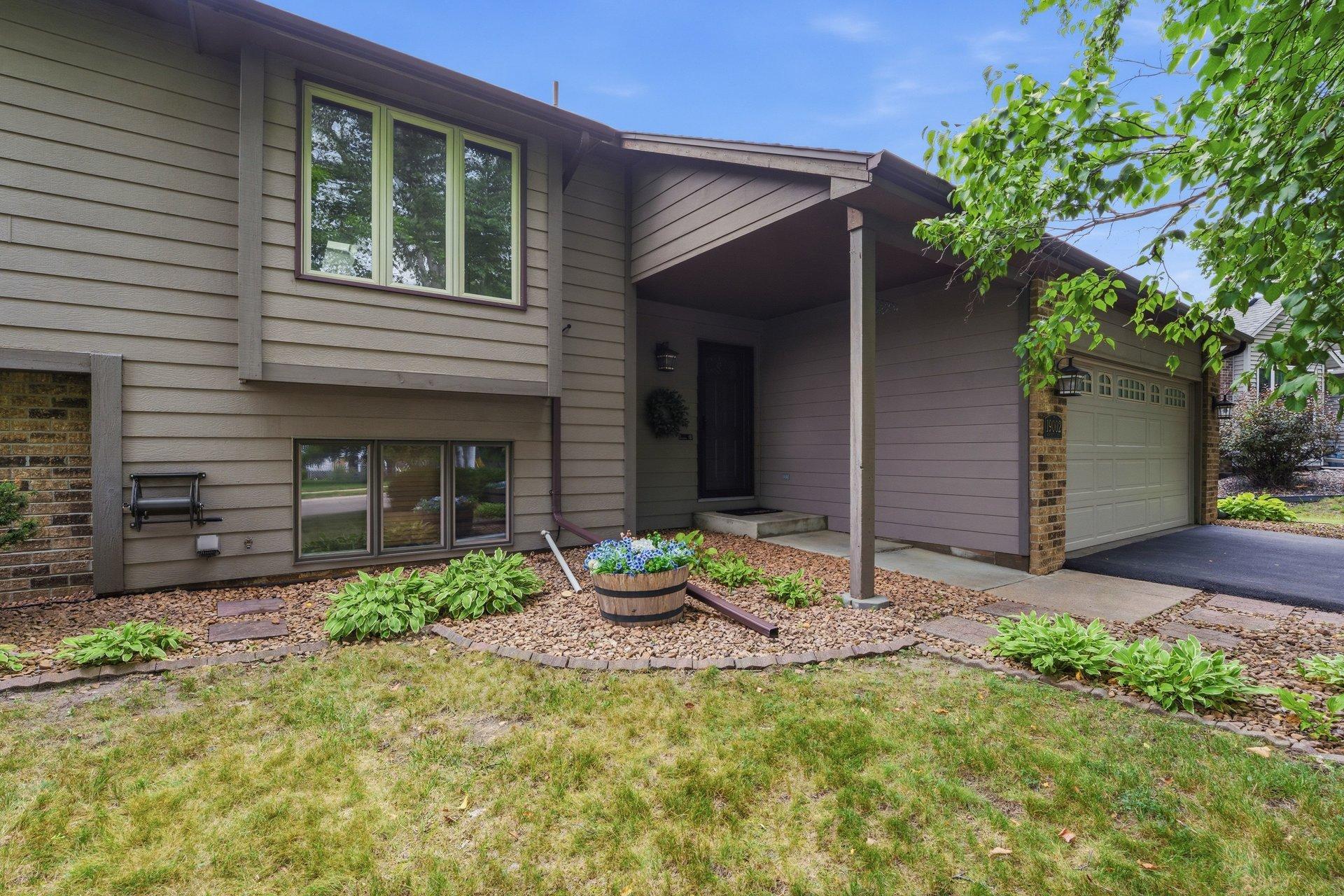 19002 Barrington Drive Property Photo 28