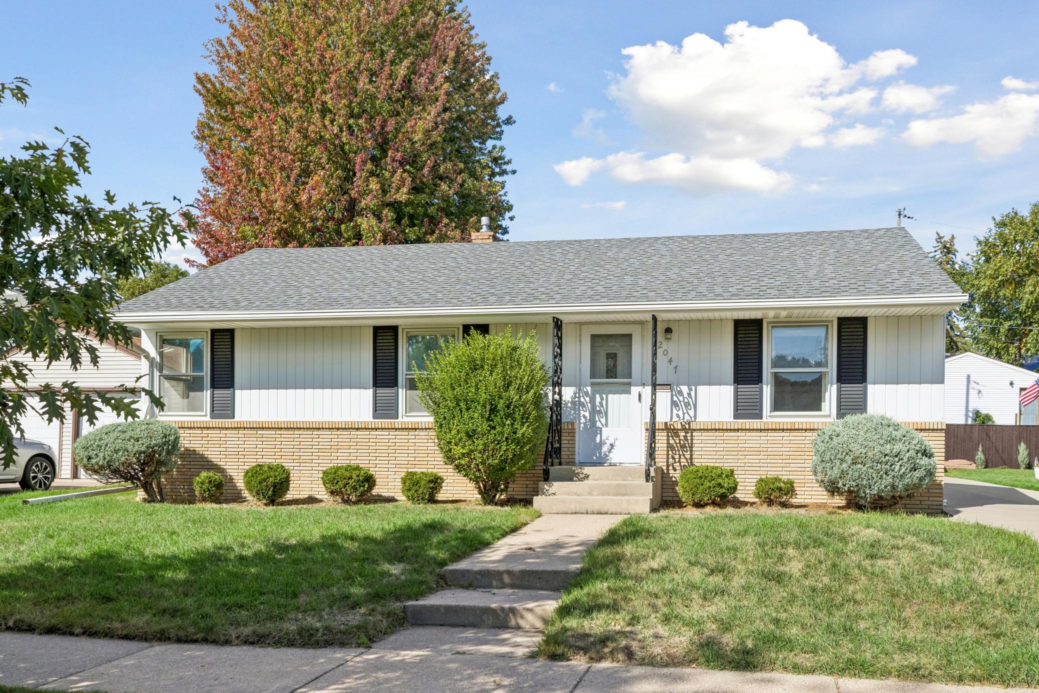 2047 Morgan Avenue Property Photo 1