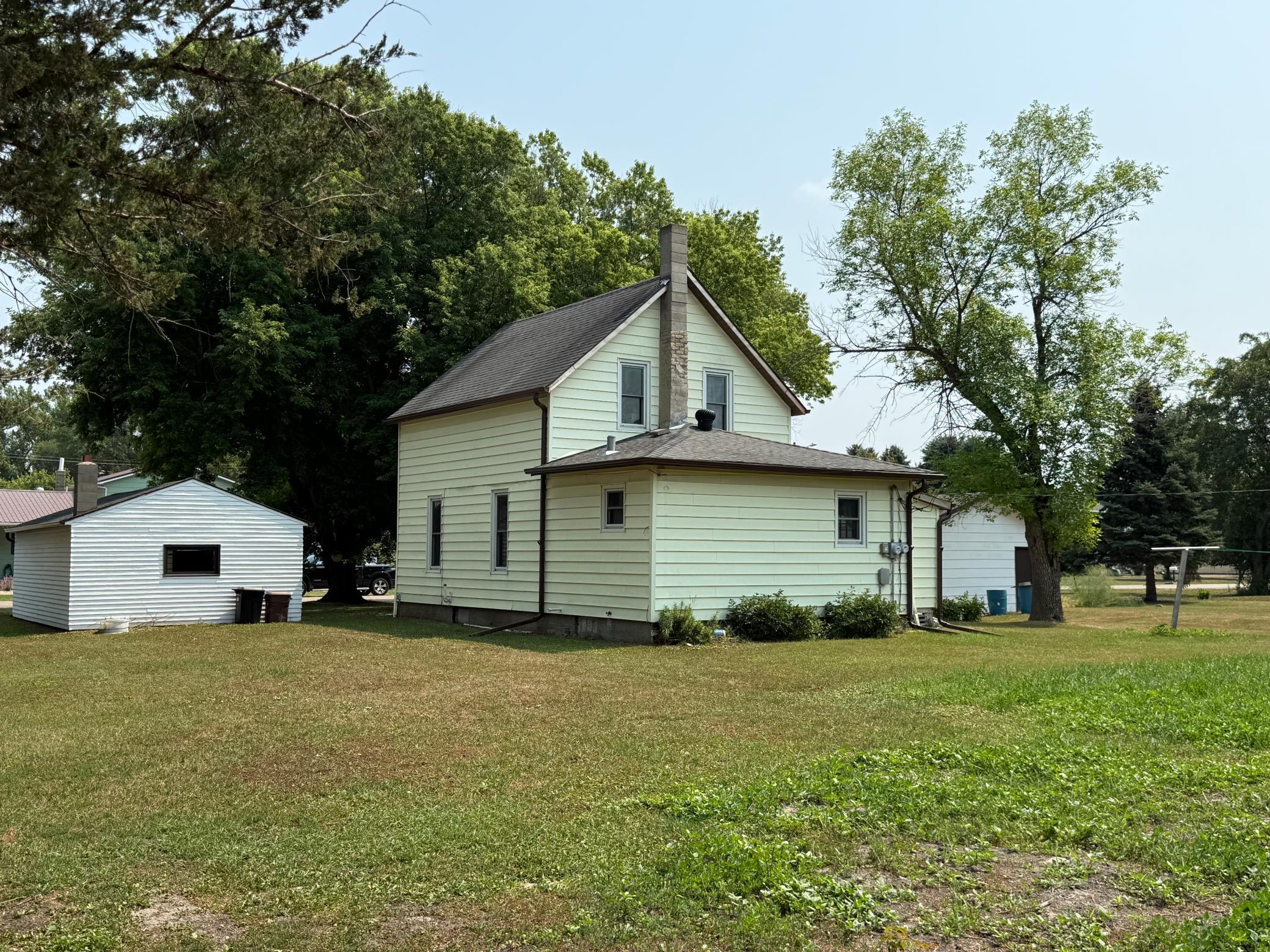 114 3rd Street N Property Photo 4