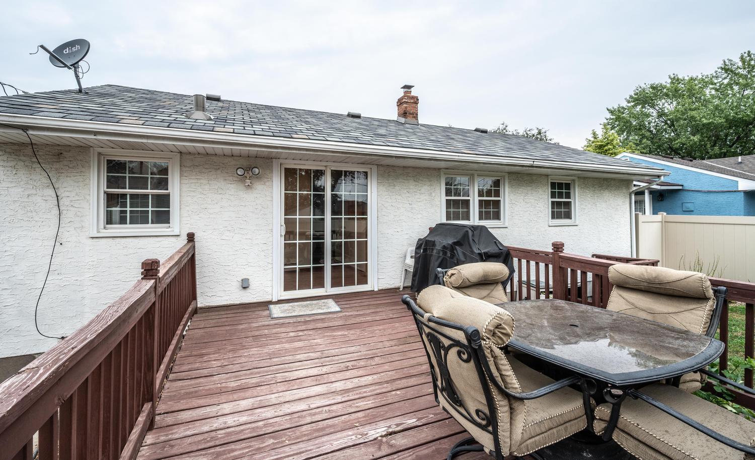 214 Poplar Street E Property Photo 6