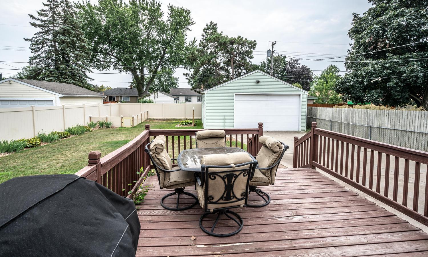 214 Poplar Street E Property Photo 7