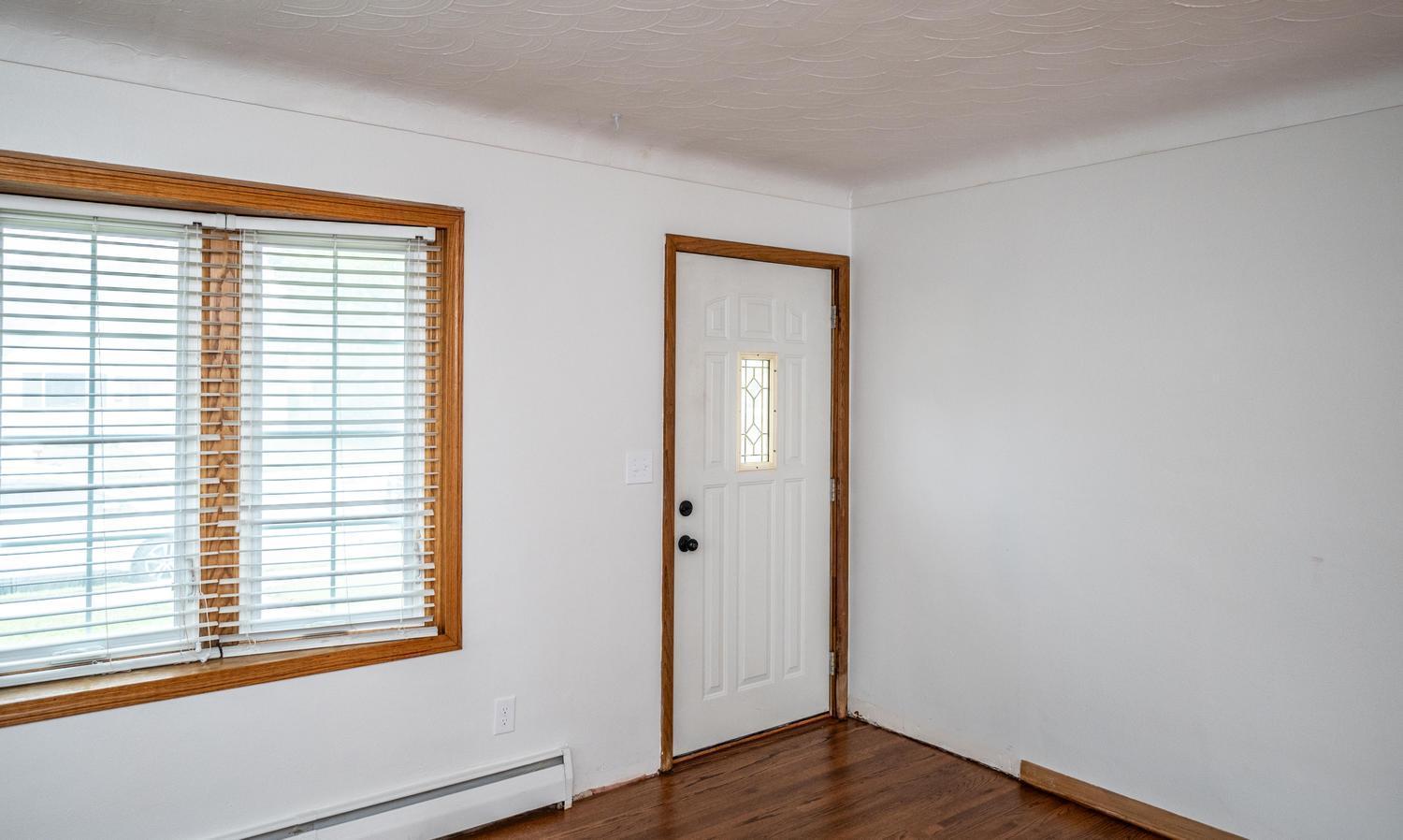 214 Poplar Street E Property Photo 9