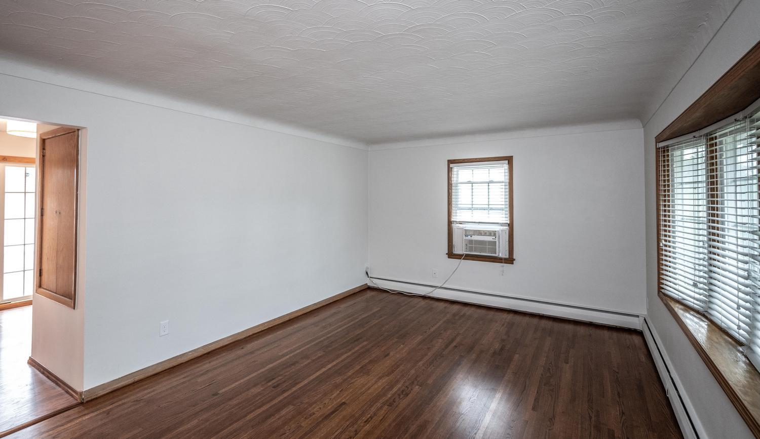 214 Poplar Street E Property Photo 10