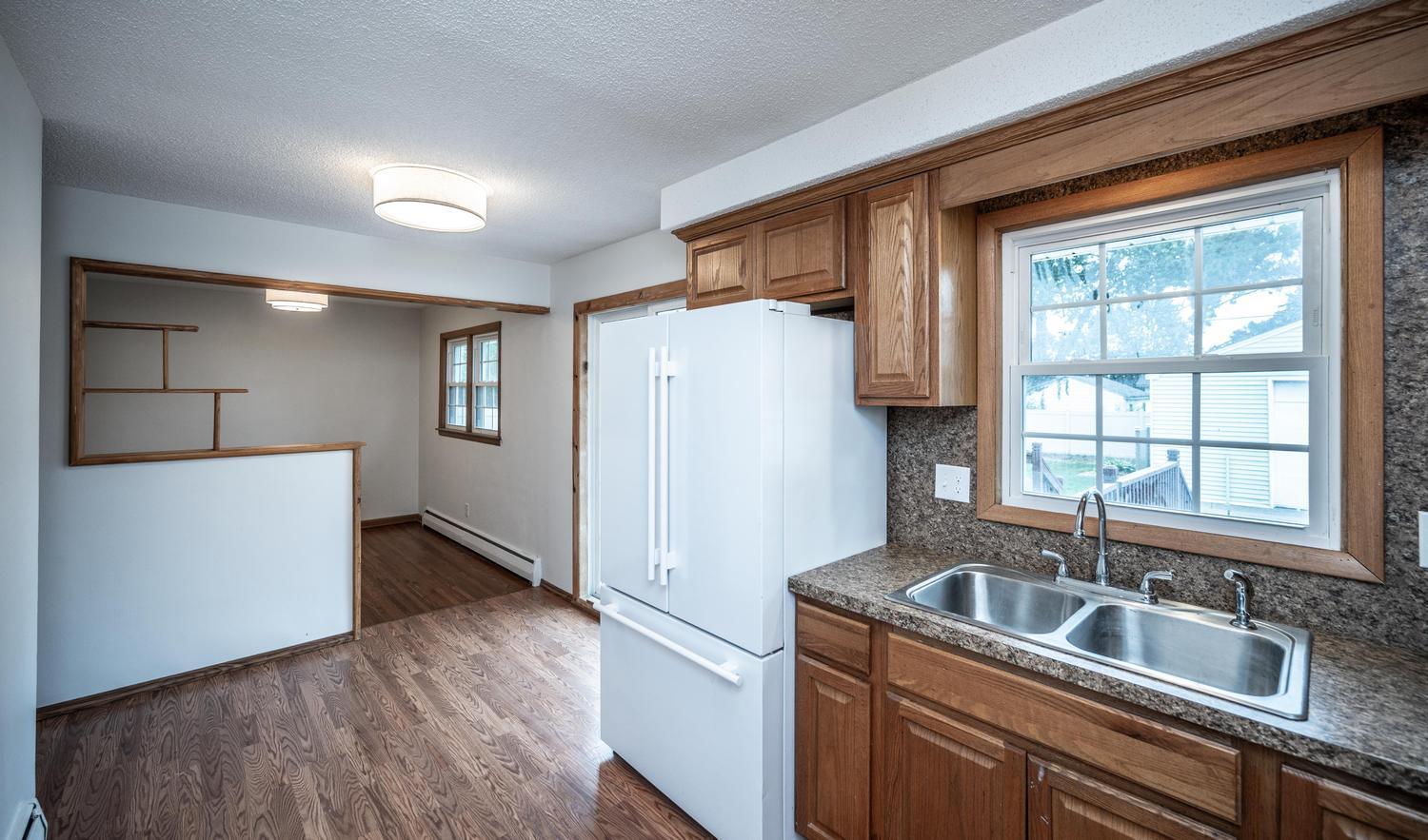 214 Poplar Street E Property Photo 13