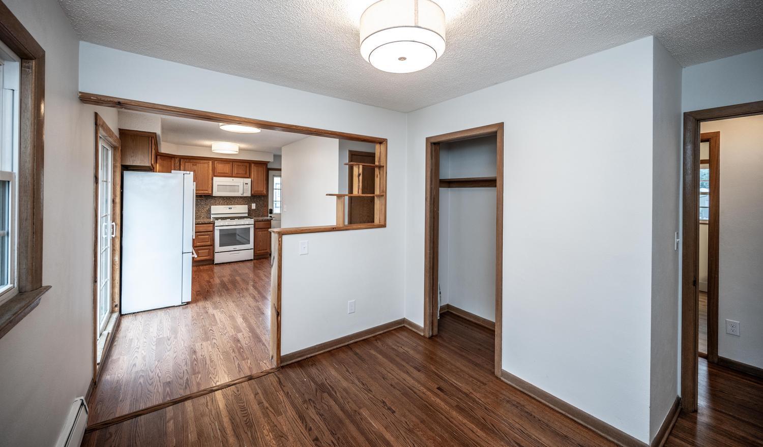214 Poplar Street E Property Photo 15