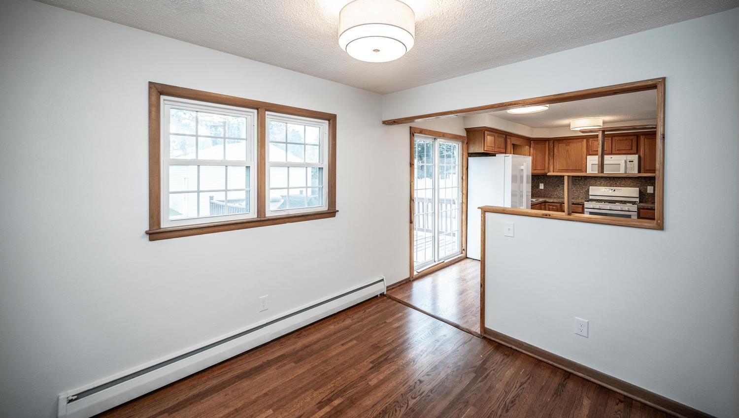 214 Poplar Street E Property Photo 16