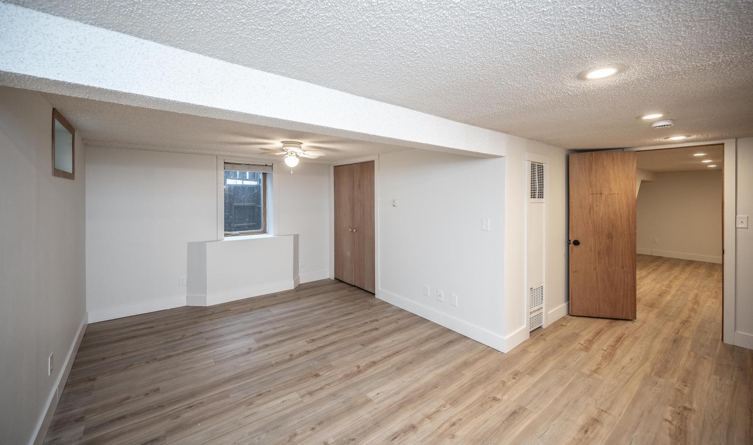 214 Poplar Street E Property Photo 24