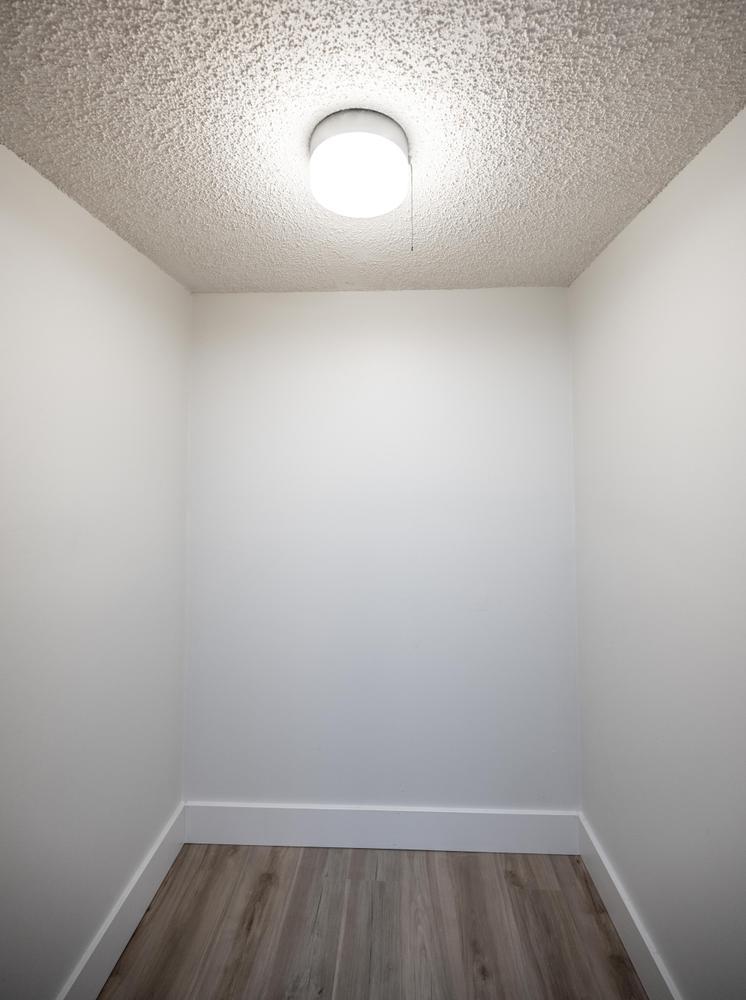 214 Poplar Street E Property Photo 26