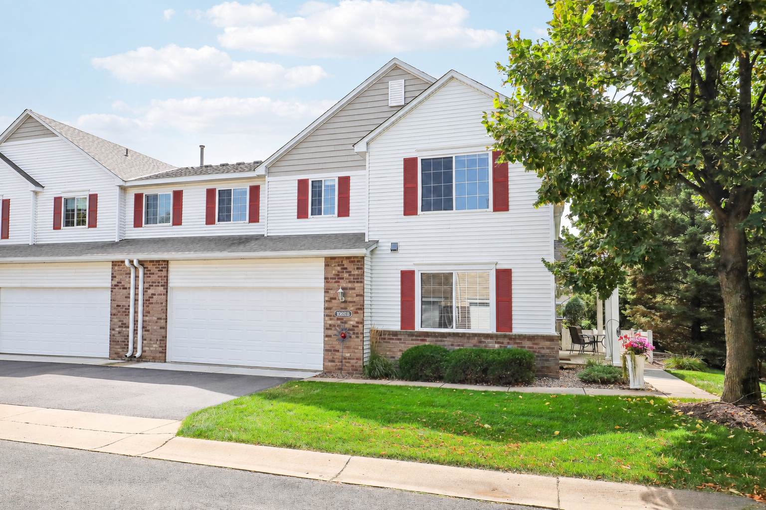 10881 Oak Grove Circle B Property Photo 1
