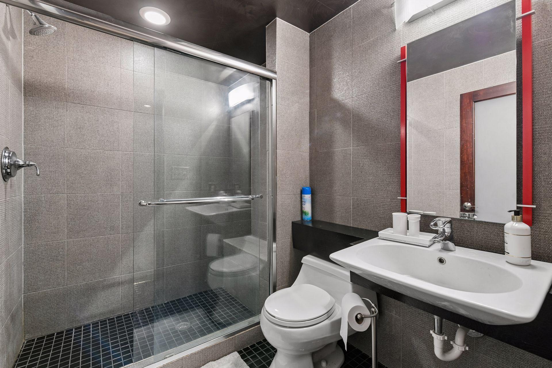 3215 Hazelwood W Property Photo 17