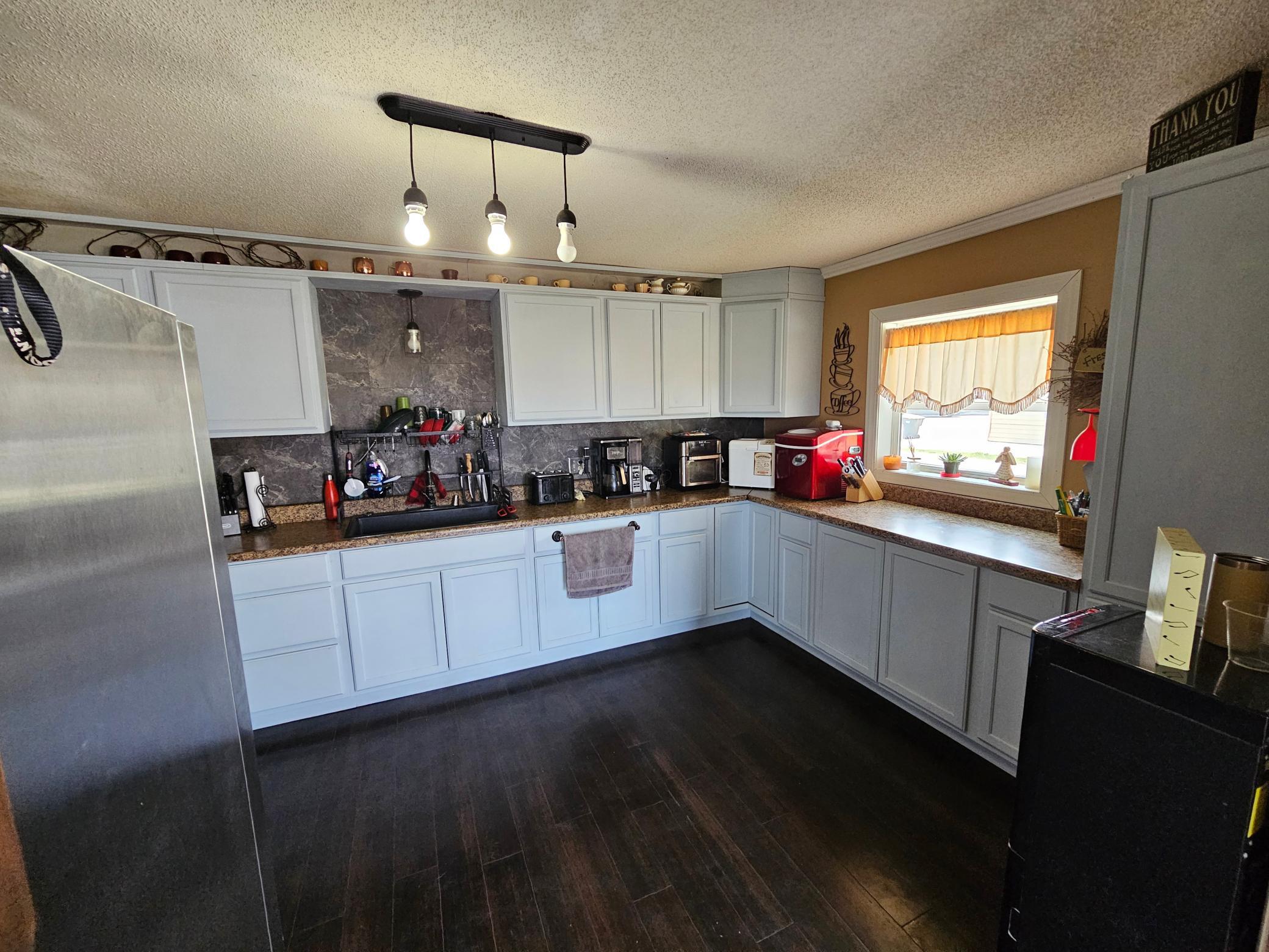 107 2nd Avenue E Property Photo 5