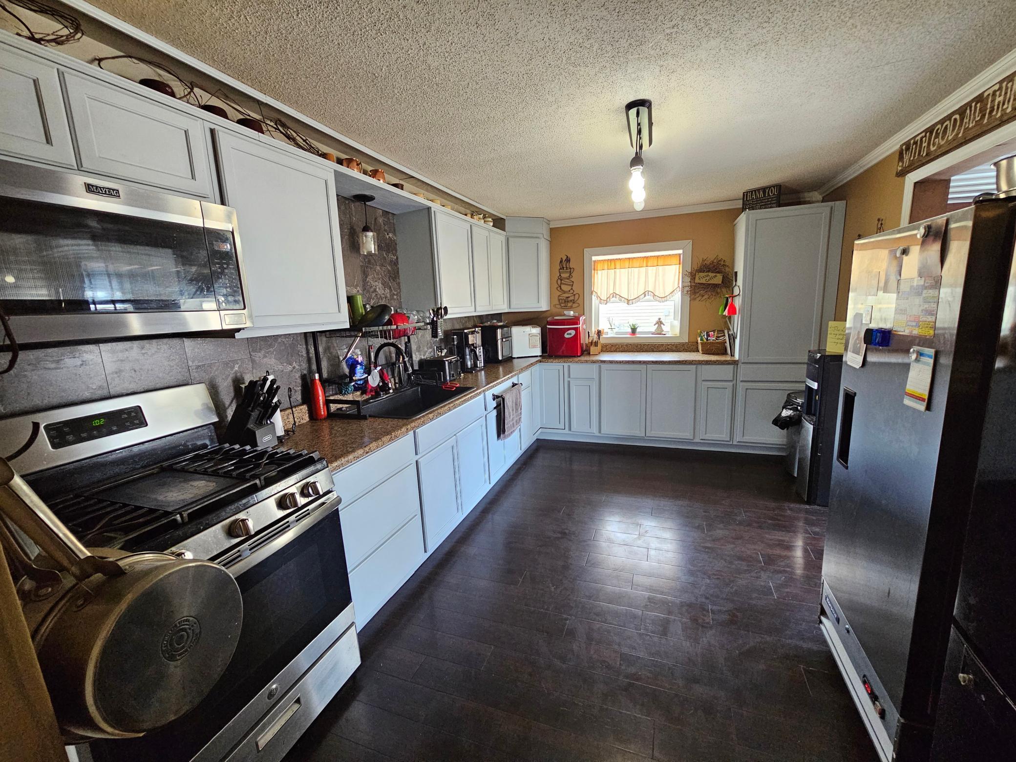 107 2nd Avenue E Property Photo 6