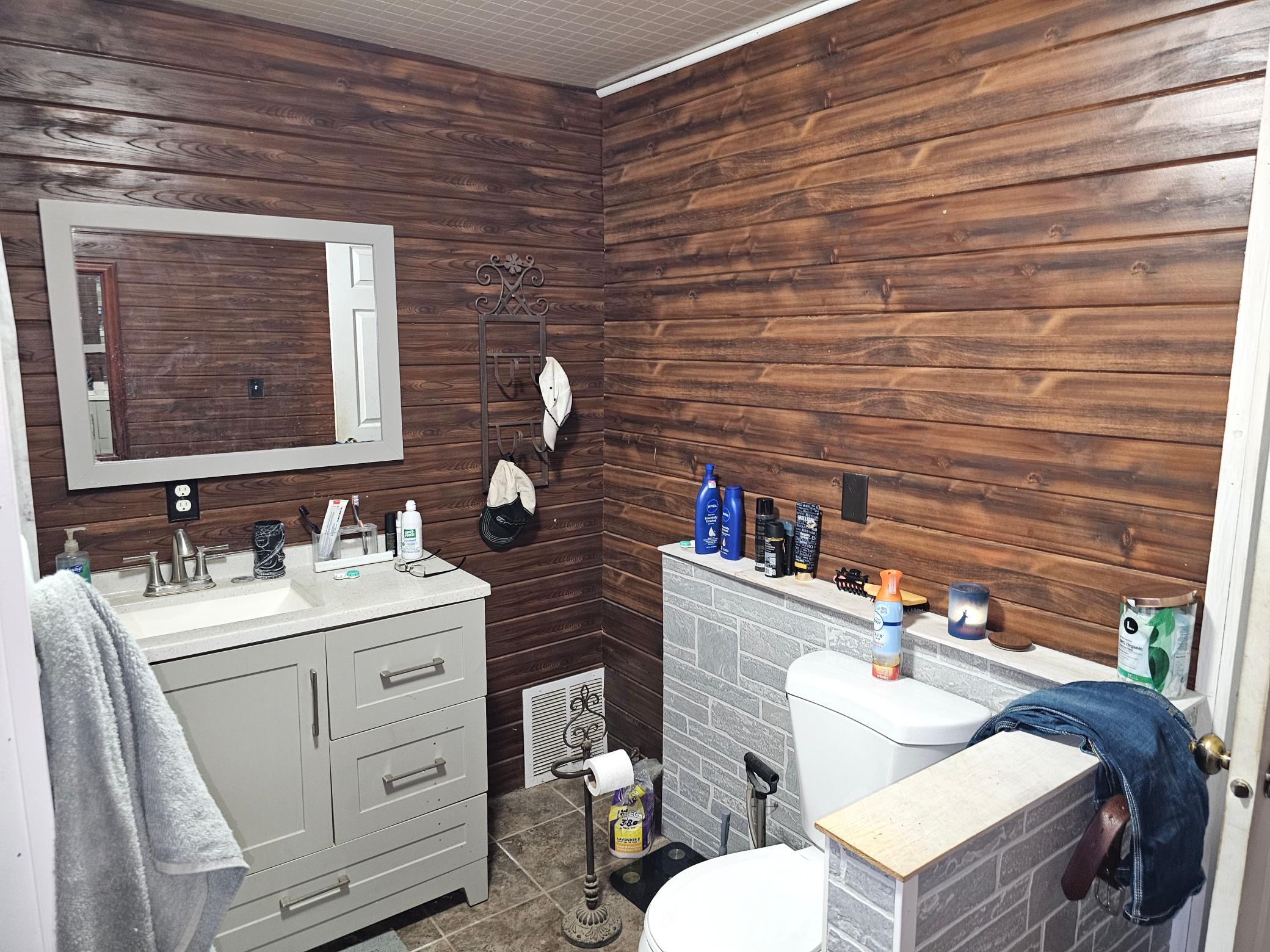 107 2nd Avenue E Property Photo 16