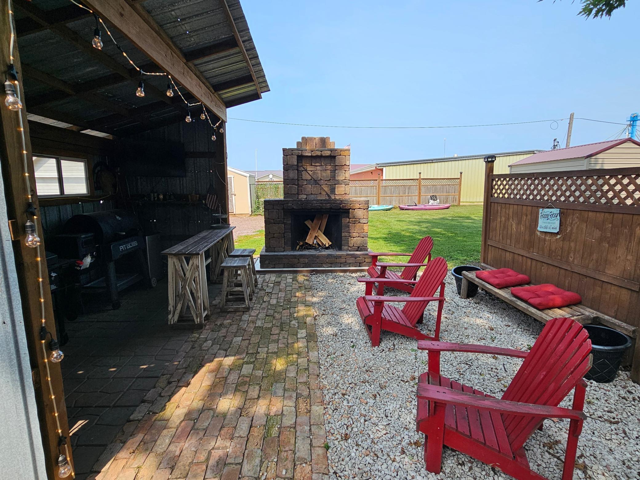 107 2nd Avenue E Property Photo 25