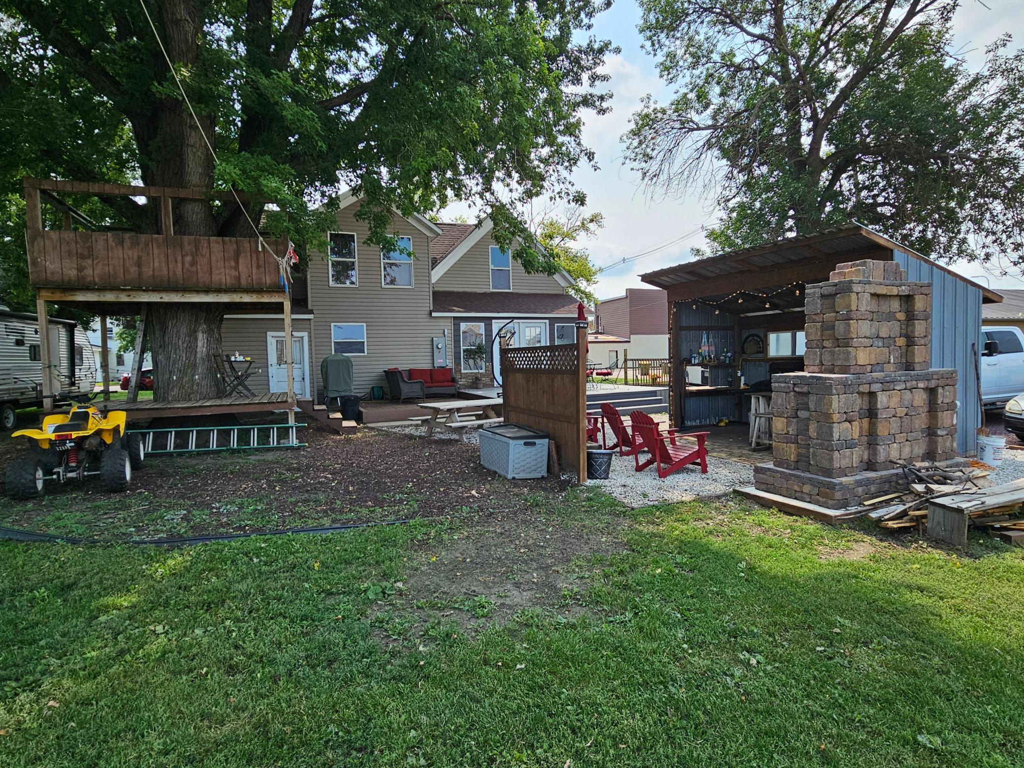 107 2nd Avenue E Property Photo 27
