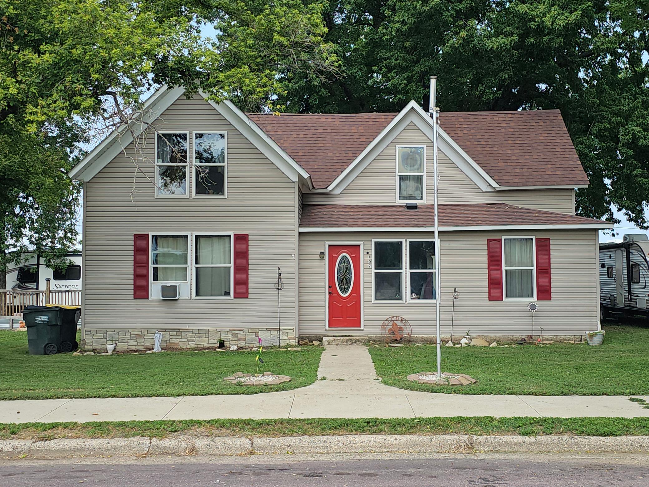 107 2nd Avenue E Property Photo 31