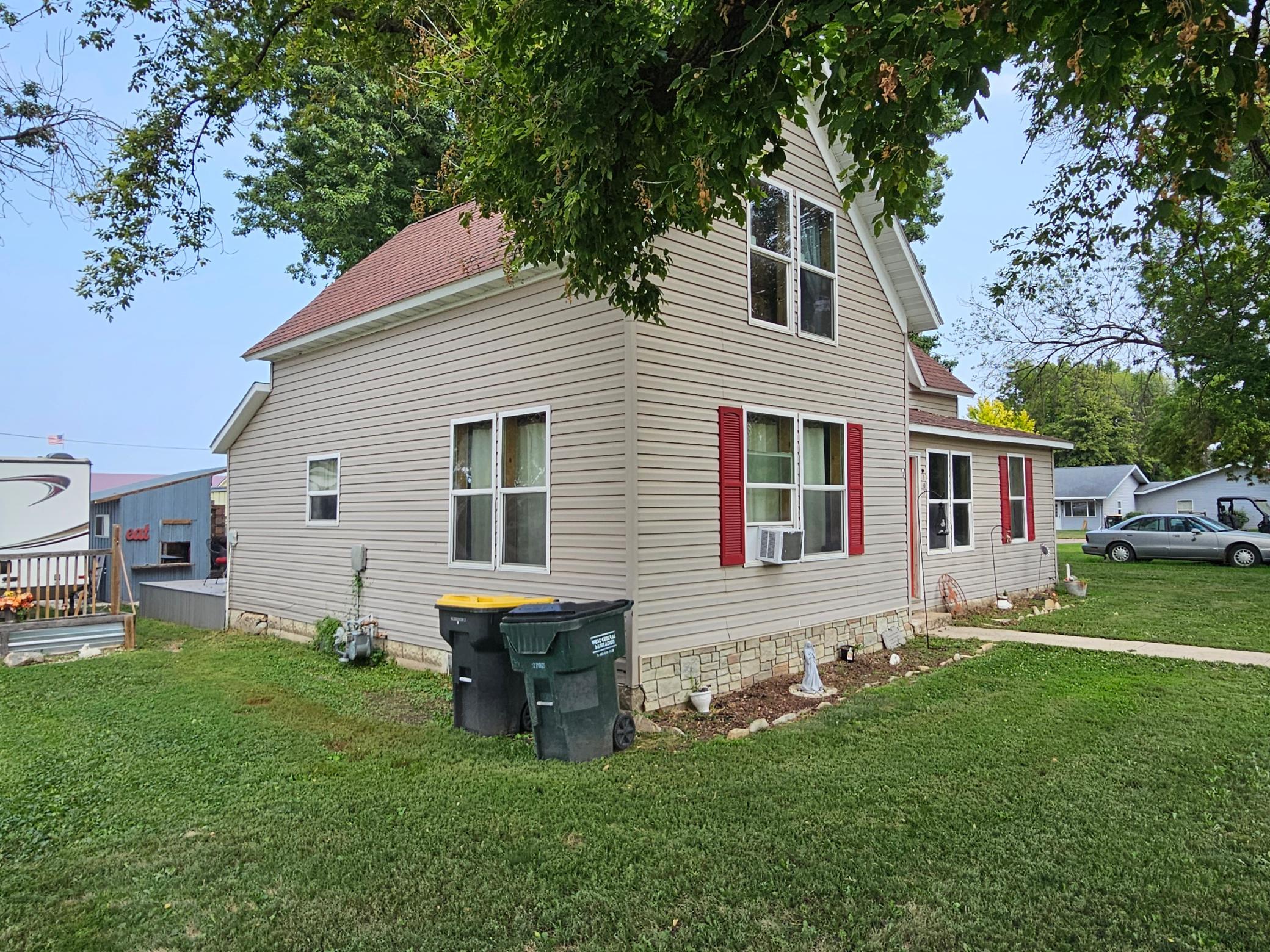 107 2nd Avenue E Property Photo 32