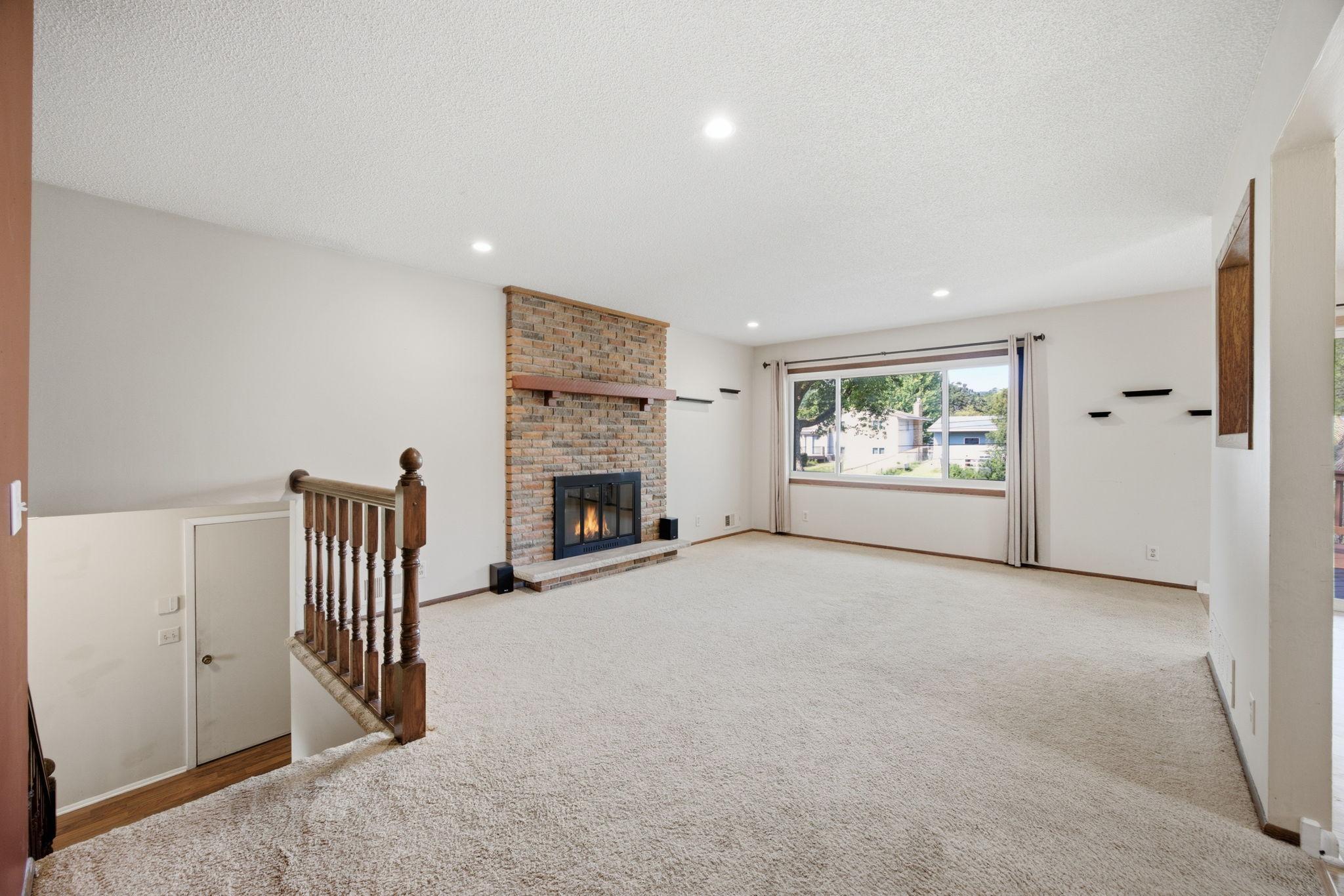 2370 Pleasant View Drive Property Photo 4